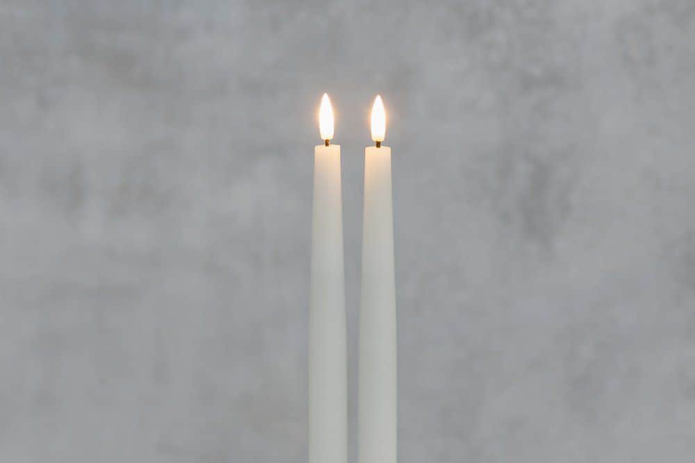 FINNLUMOR LED свещи с 3D пламък 2 бр. - бели