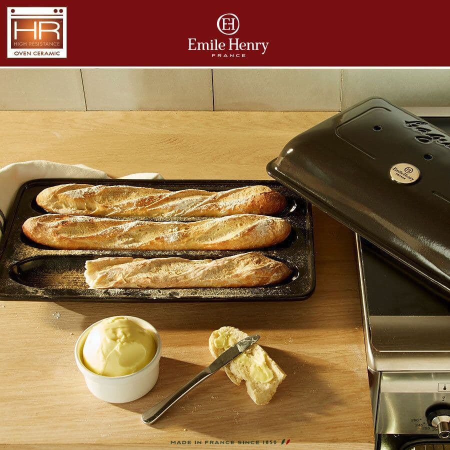 EMILE HENRY Керамична форма за печене на багети „BAGUETTE BAKER“ – 39,5 х 23 см – цвят черен