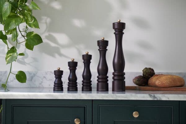 COLE & MASON Мелничка за пипер “LONDON“ – 22 см. – цвят тъмен шоколад
