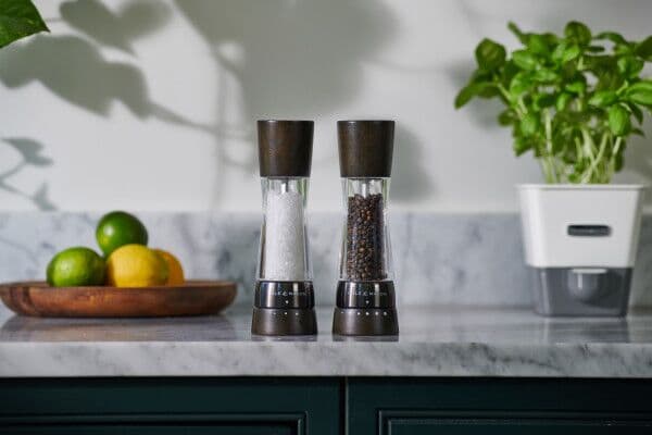 COLE & MASON Мелничка за сол “DERWENT BLACK WOOD“ – 19 см. – с механизъм за прецизност – цвят черен