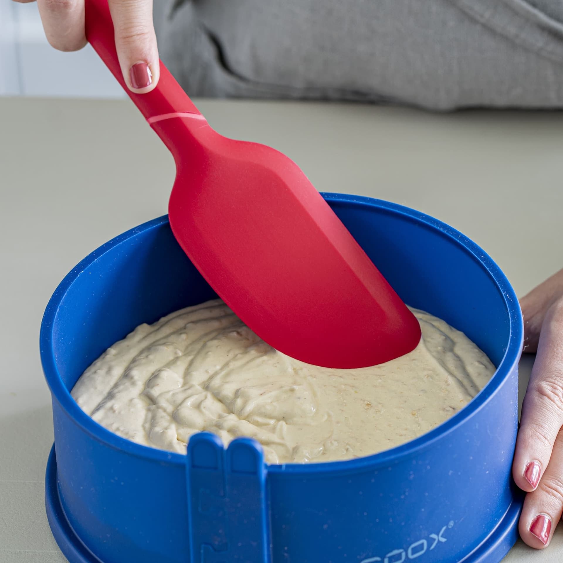 COOX Силиконова шпатула за торта 3 в 1 – за рязане, сервиране и размазване – червена