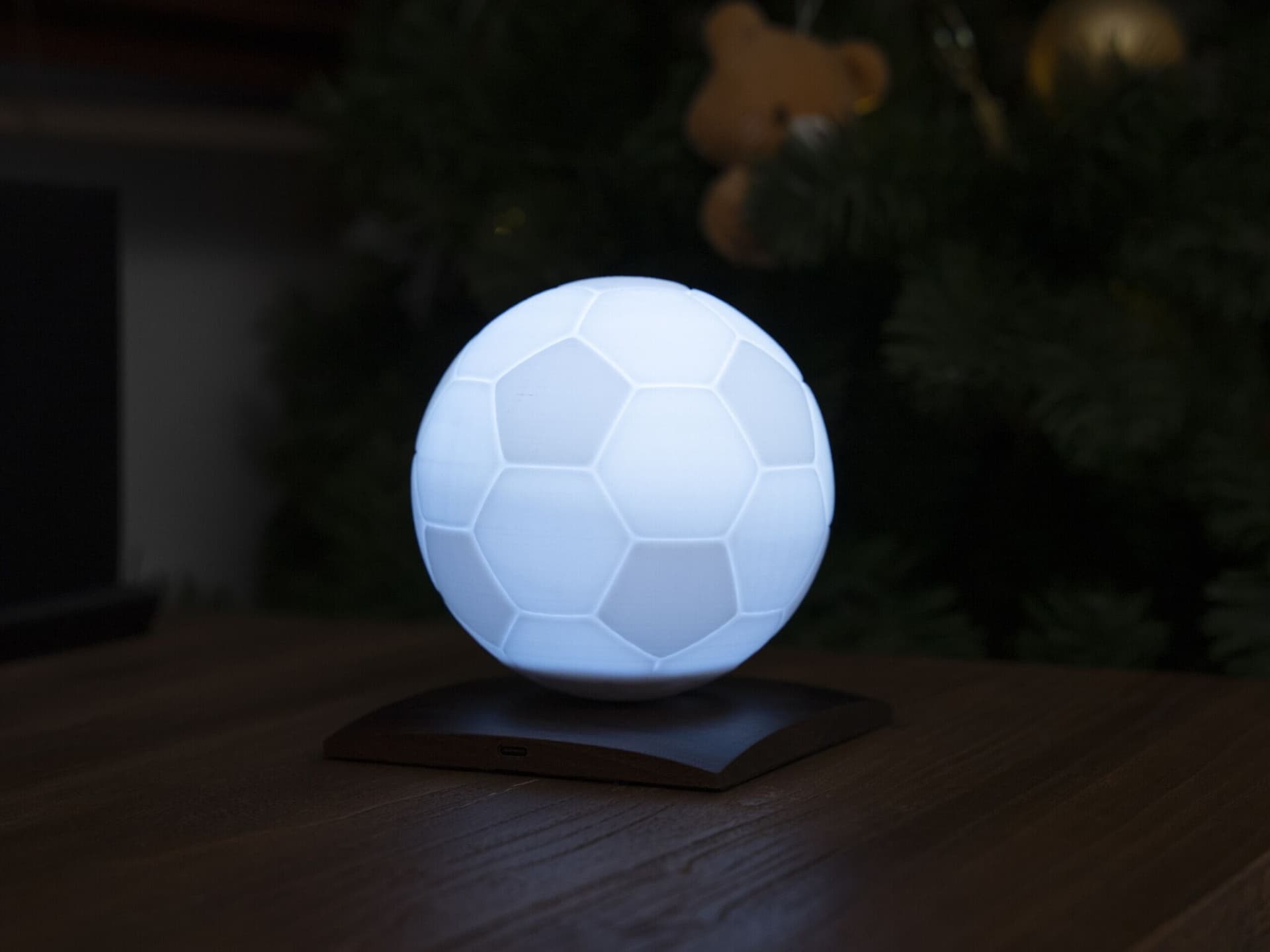 GINGKO Въртяща се смарт лампа “FootballSpin“