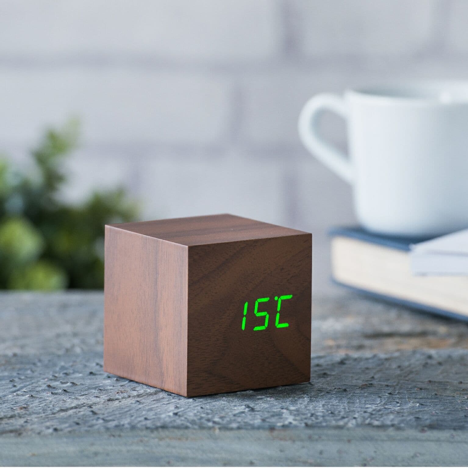 GINGKO Часовник с термометър “CUBE“ – орехово дърво със зелени цифри