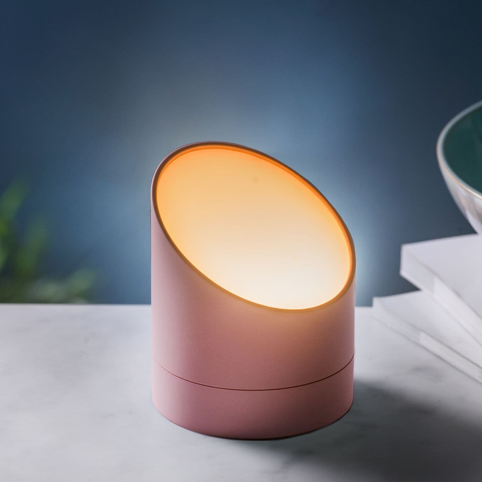 GINGKO Часовник с будилник и смарт лампа “Edge Light“ светло розов