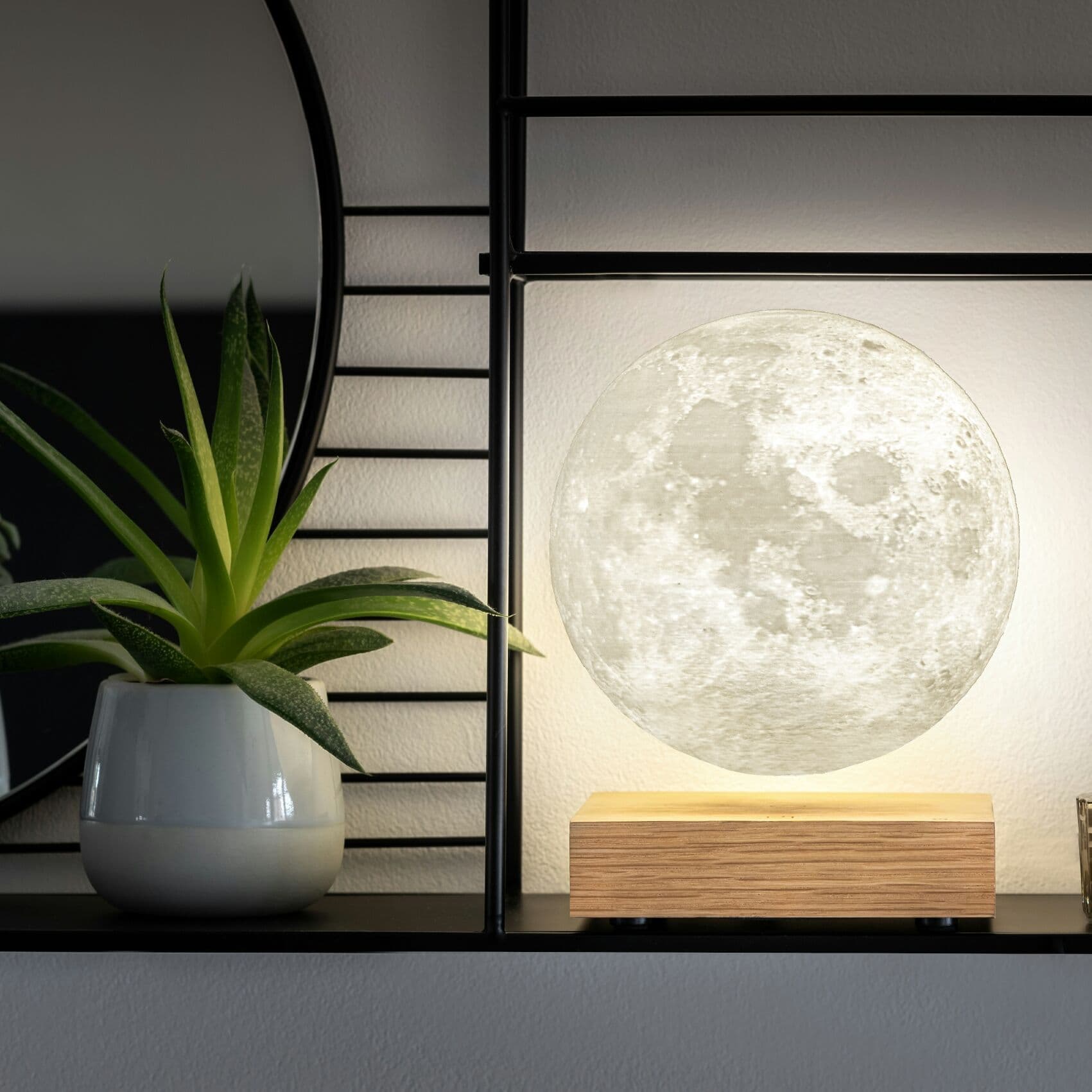 GINGKO Левитираща смарт лампа “MOON“ – цвят бял ясен