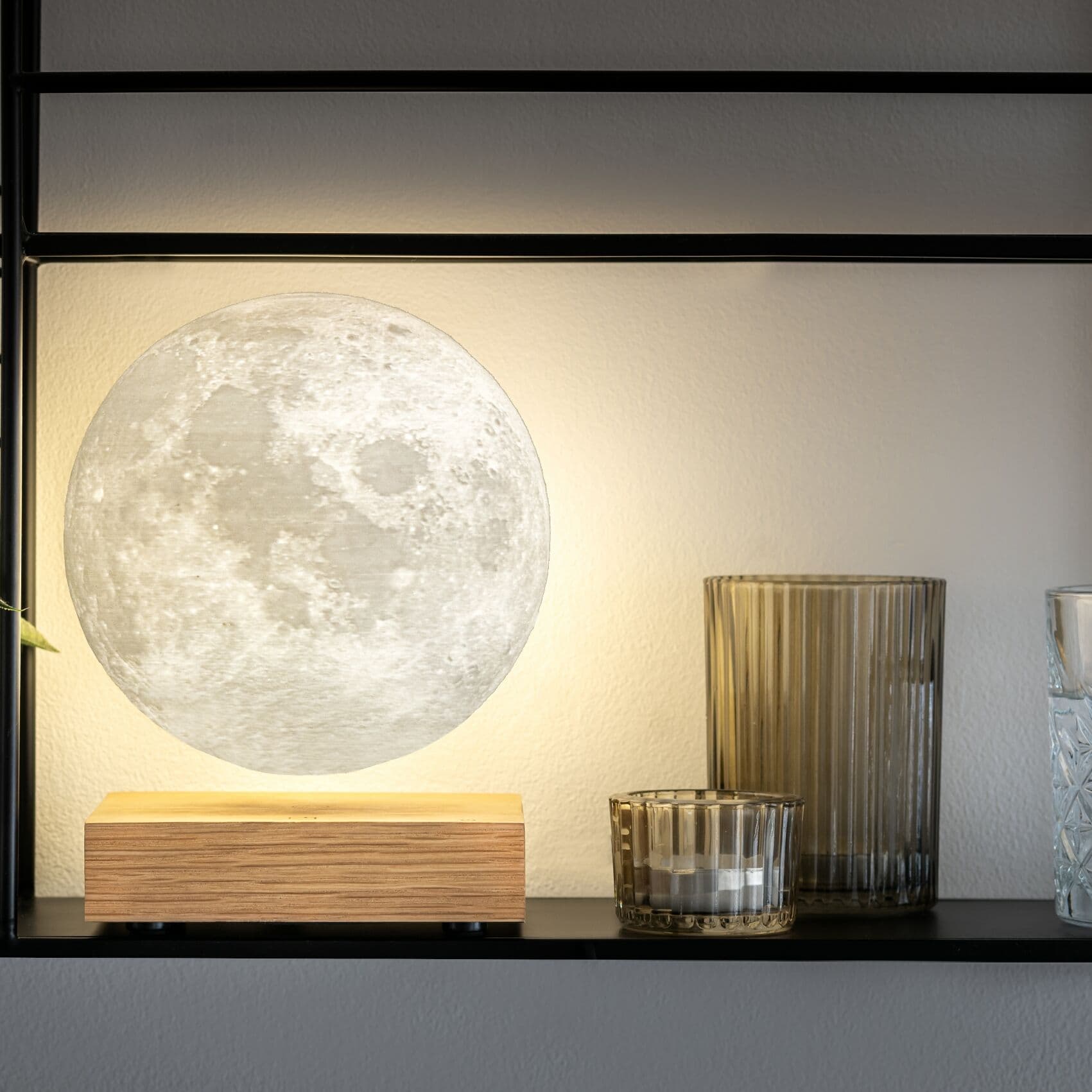 GINGKO Левитираща смарт лампа “MOON“ – цвят бял ясен