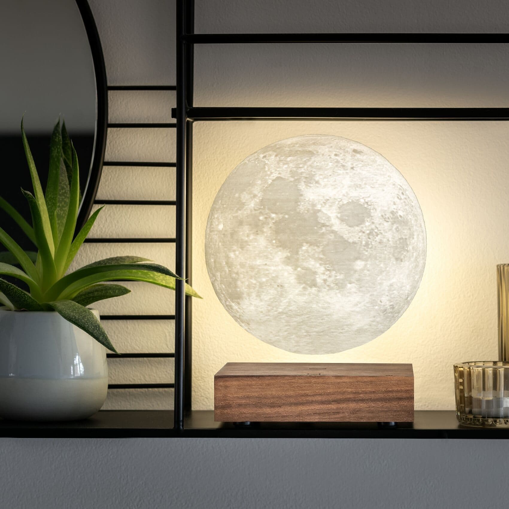 GINGKO Левитираща смарт лампа “MOON“ – цвят орех