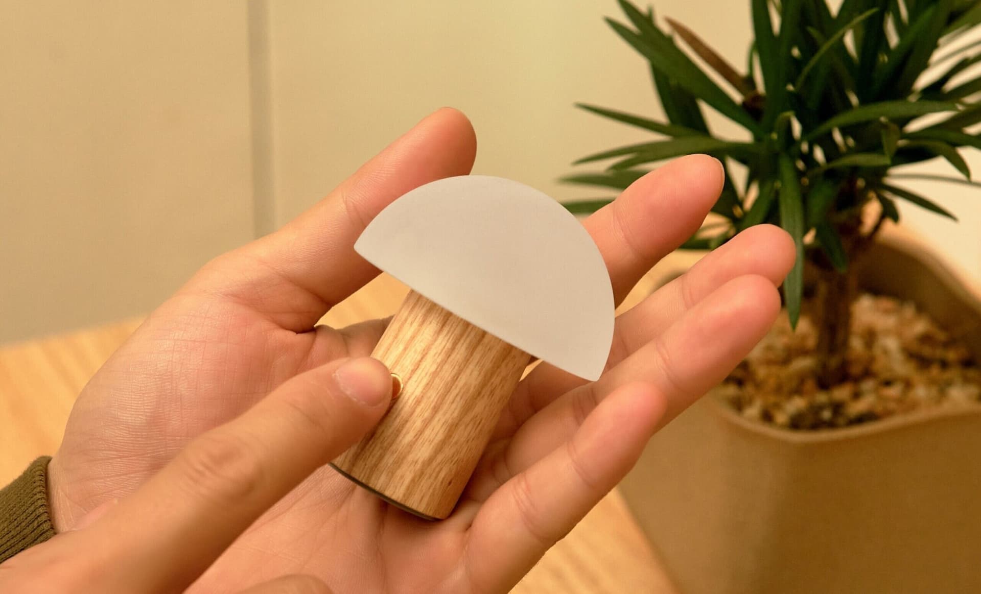 GINGKO Смарт лампа “Alice Mushroom“ S – 6,5см./бял ясен