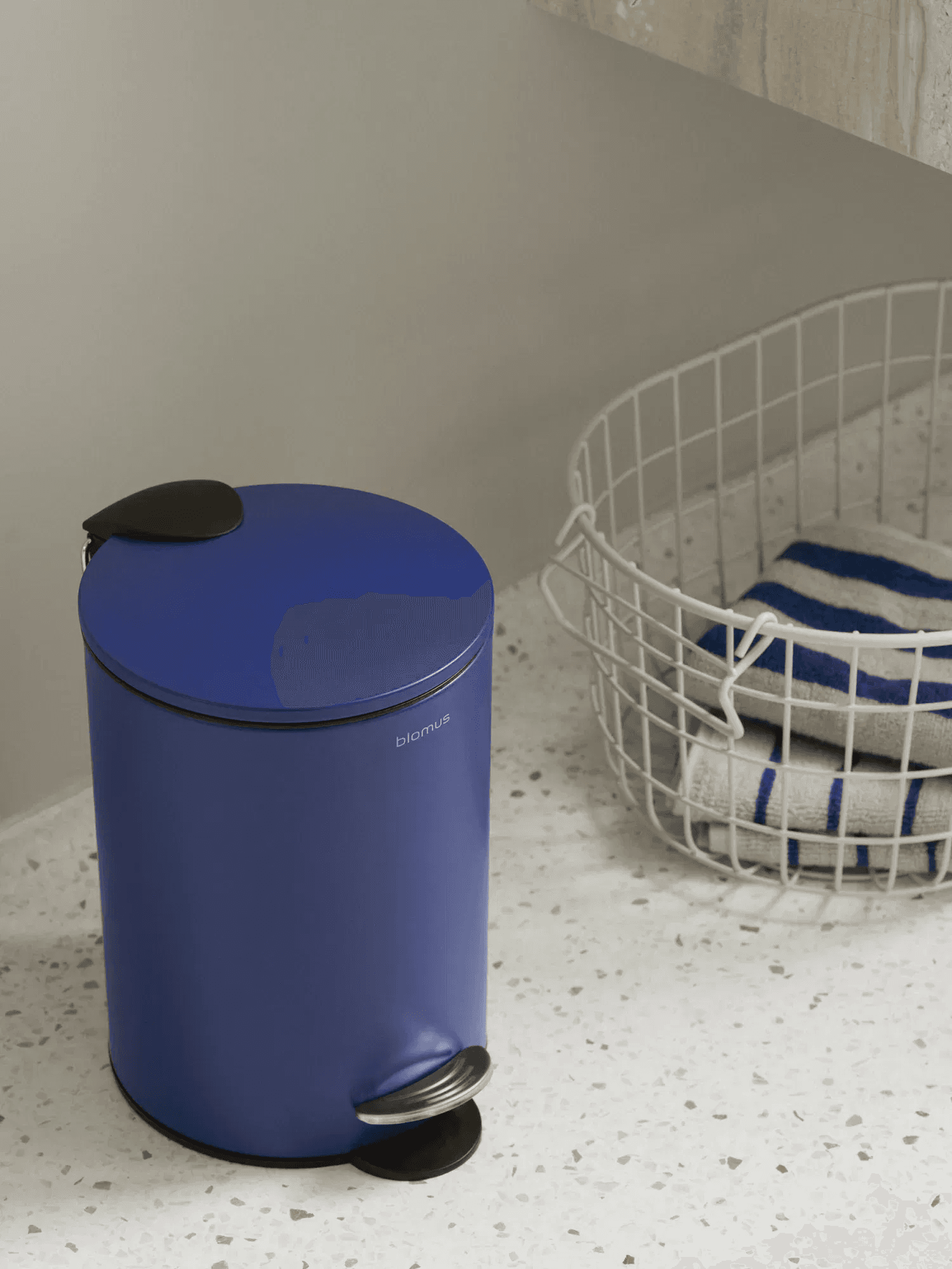 BLOMUS Кош за баня TUBO, 3 л - цвят тъмносин (Mazarine Blue) - снимка 2
