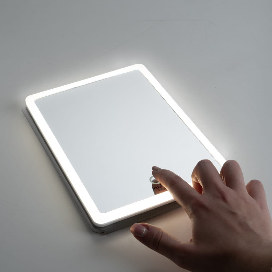 INNOLIVING Сгъваемо козметично огледало с LED светлина - снимка 2