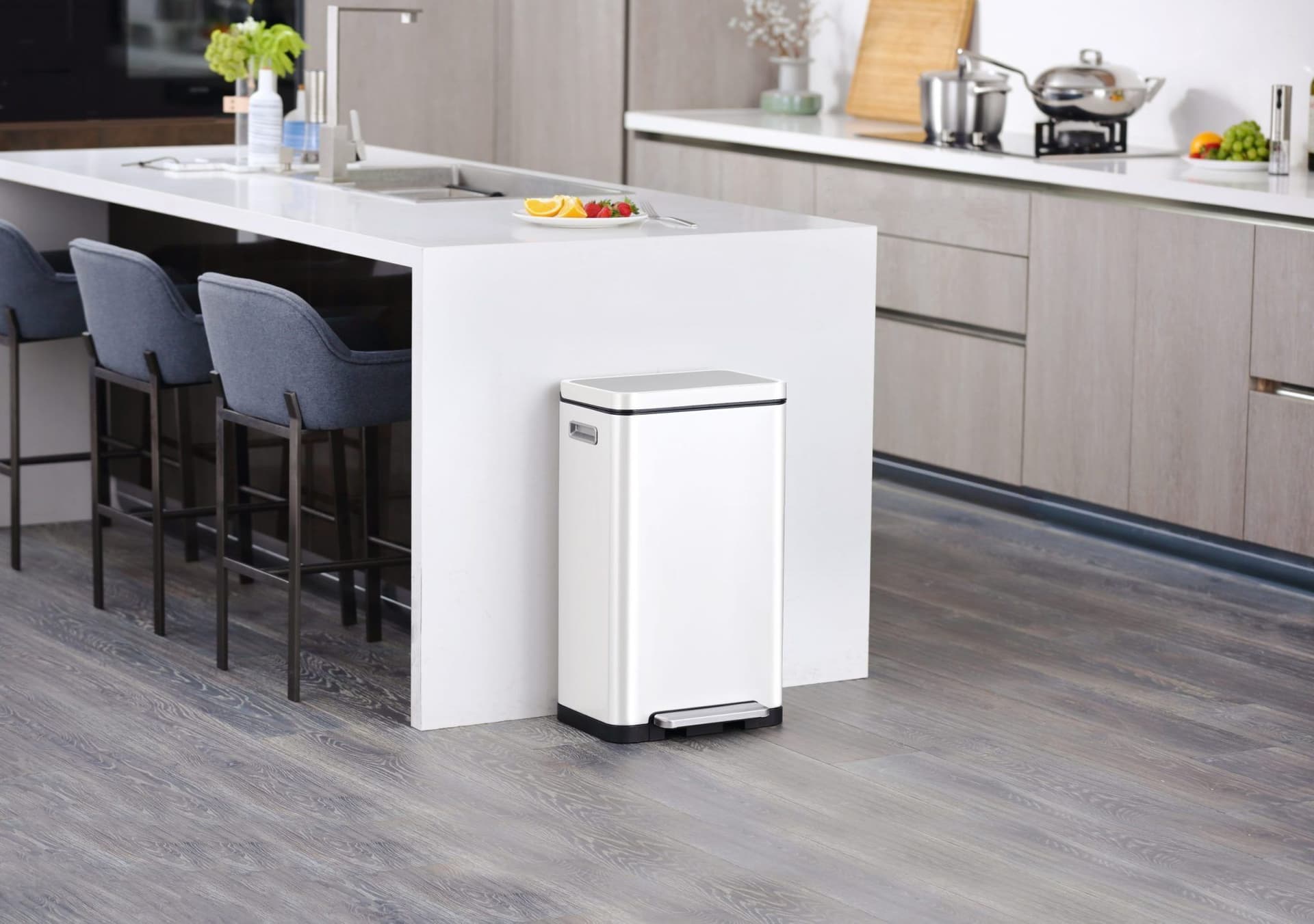 EKO Кош за отпадъци с педал “X-CUBE“- 45 литра – бял