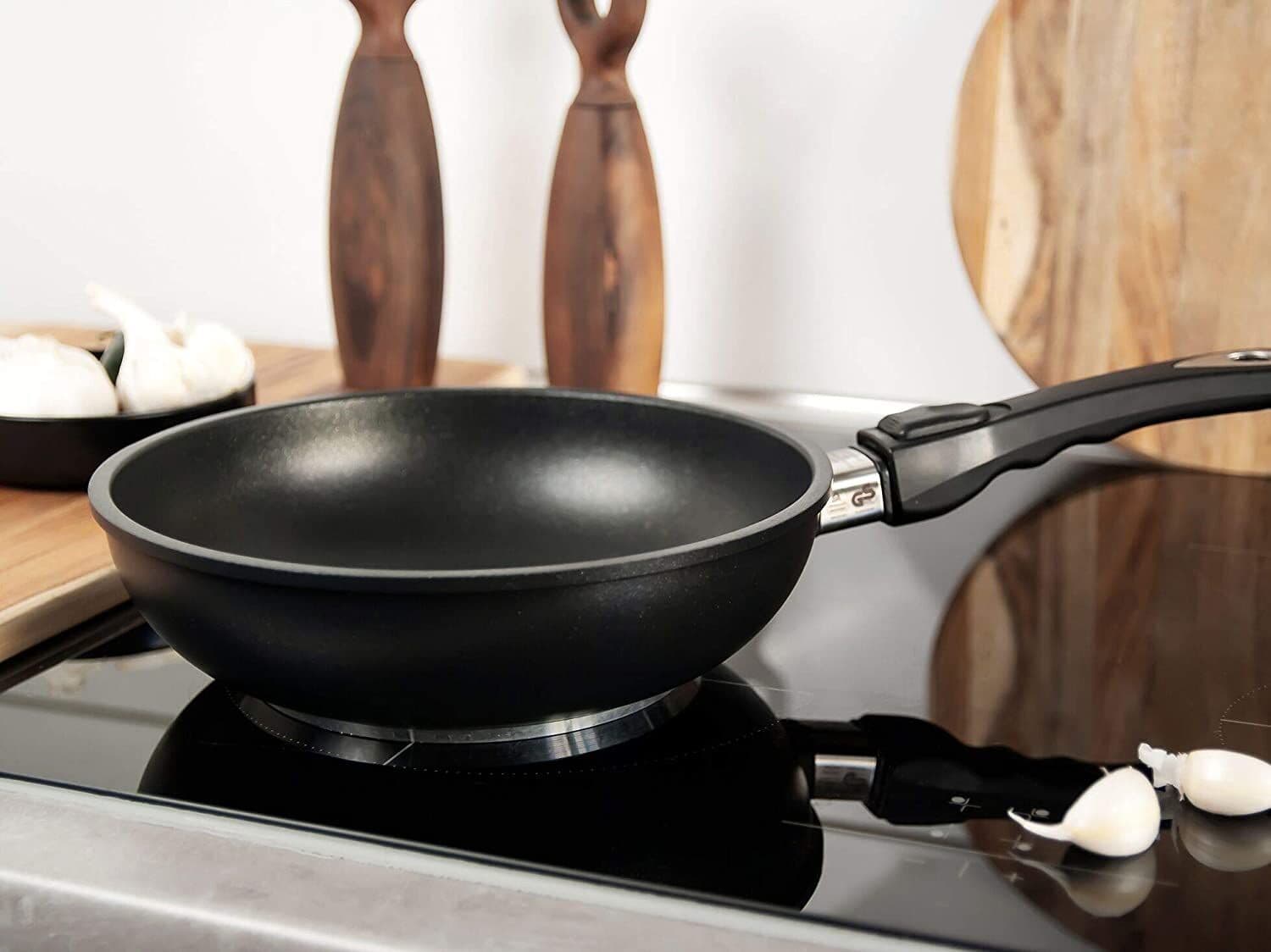 AMT Тиган за сос с мобилна дръжка