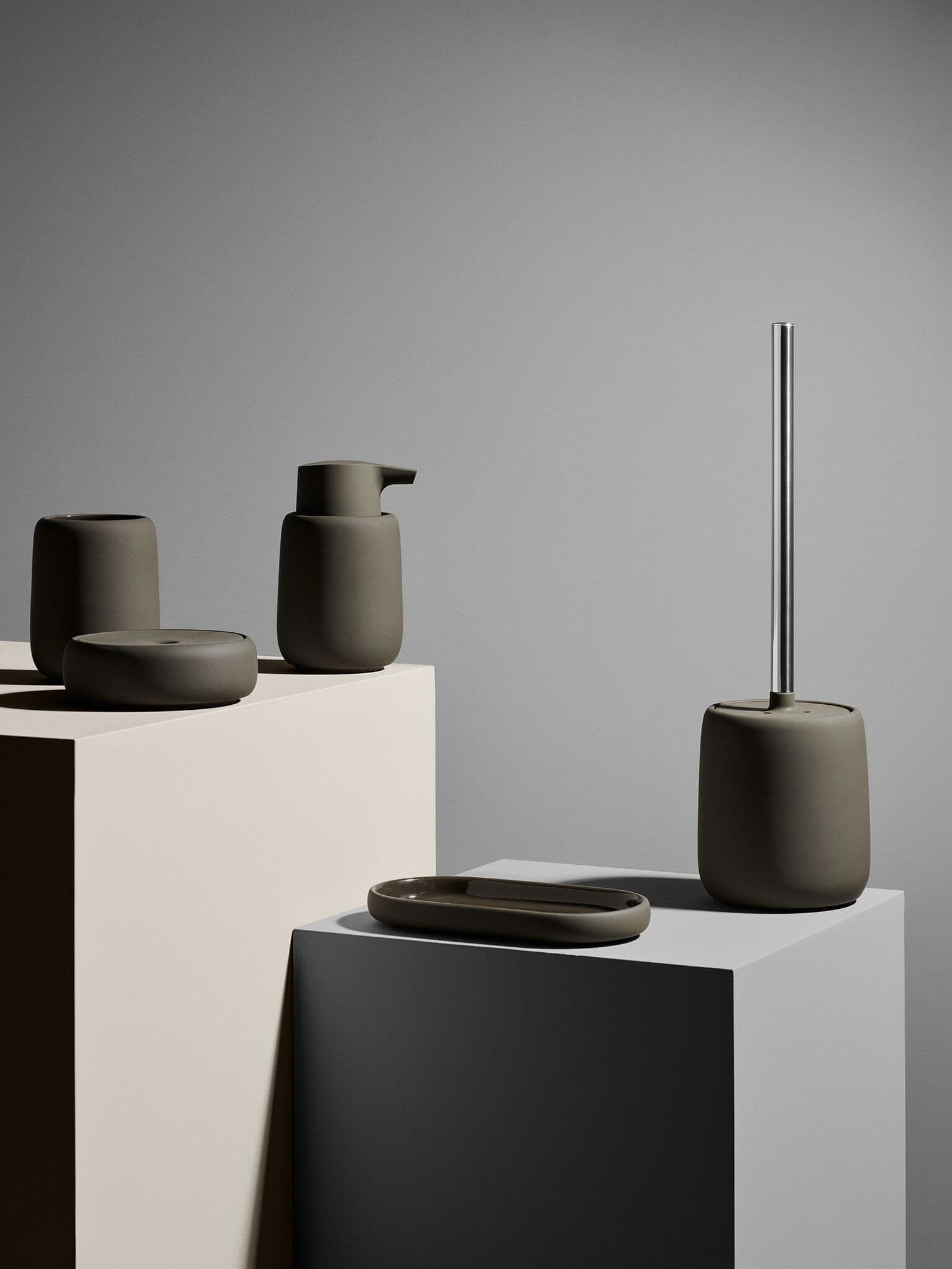 BLOMUS Диспенсър за течен сапун SONO – цвят сиво-кафяв (Tarmac) – 250мл.