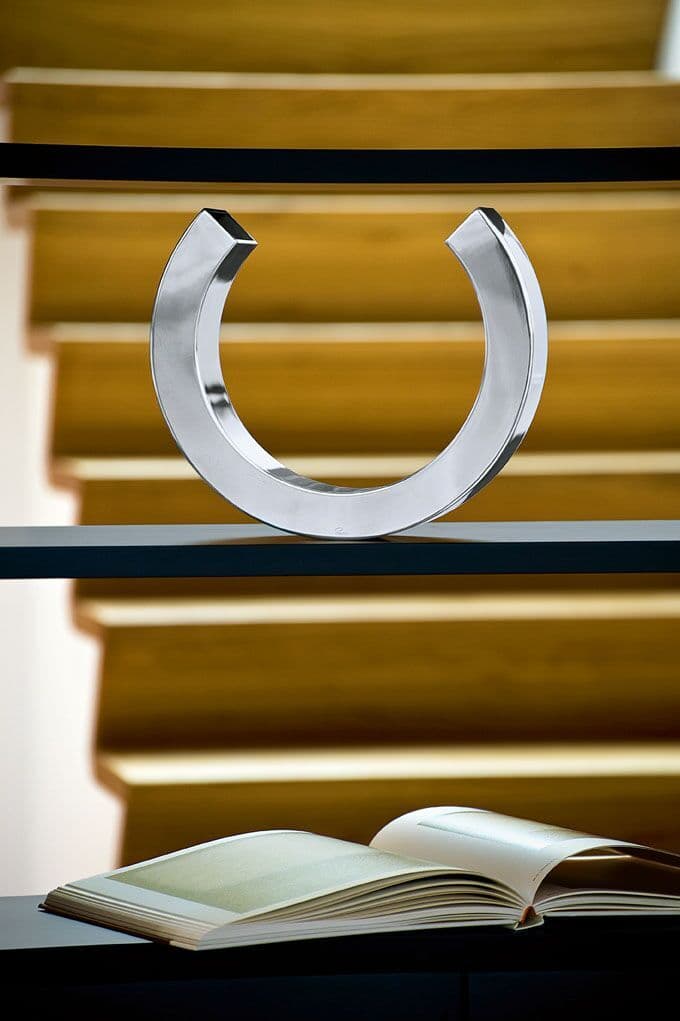 PHILIPPI  Метална ваза “Омега“