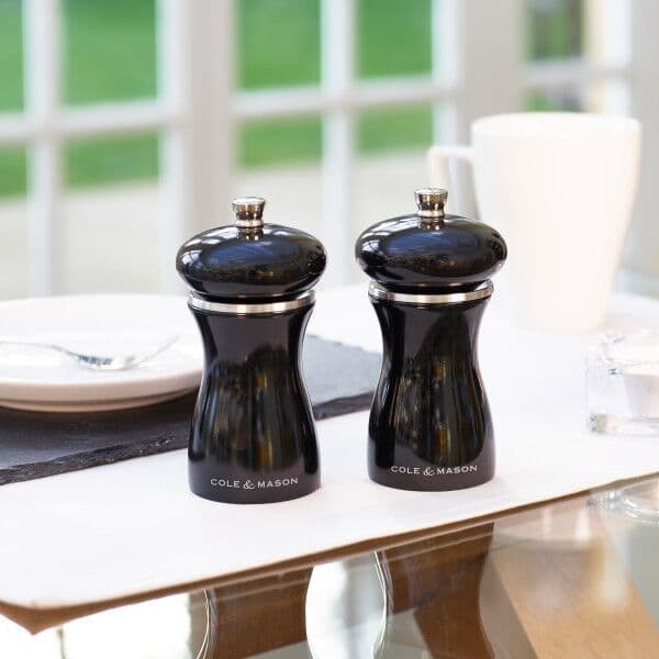 COLE&MASON Мелничка за сол “SHERWOOD BLACK GLOSS“ – 12 см. – цвят черен