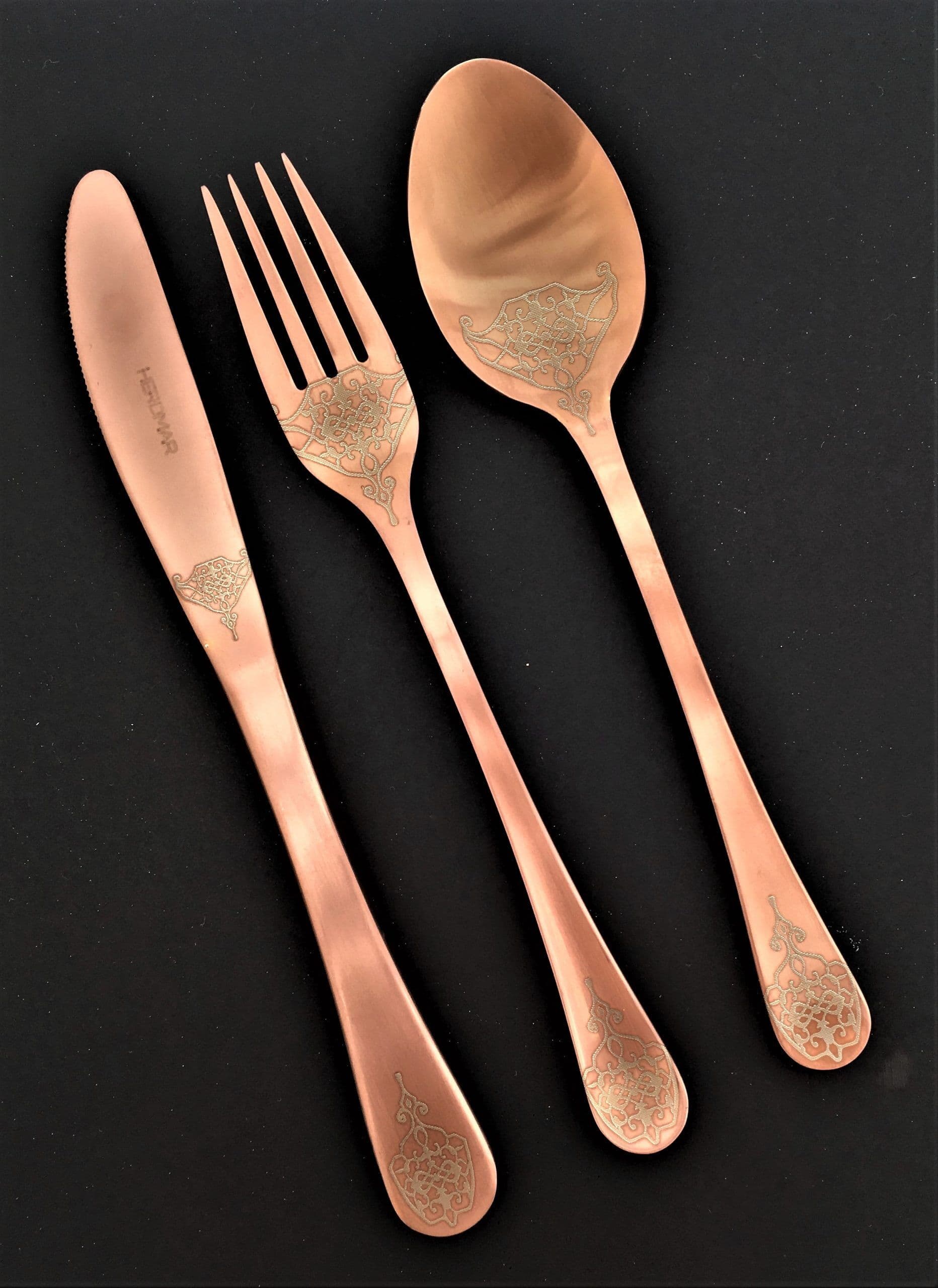 HERDMAR Комплект прибори за хранене “PORTOFINO №1“ – 36 части – медно PVD покритие, гравирани