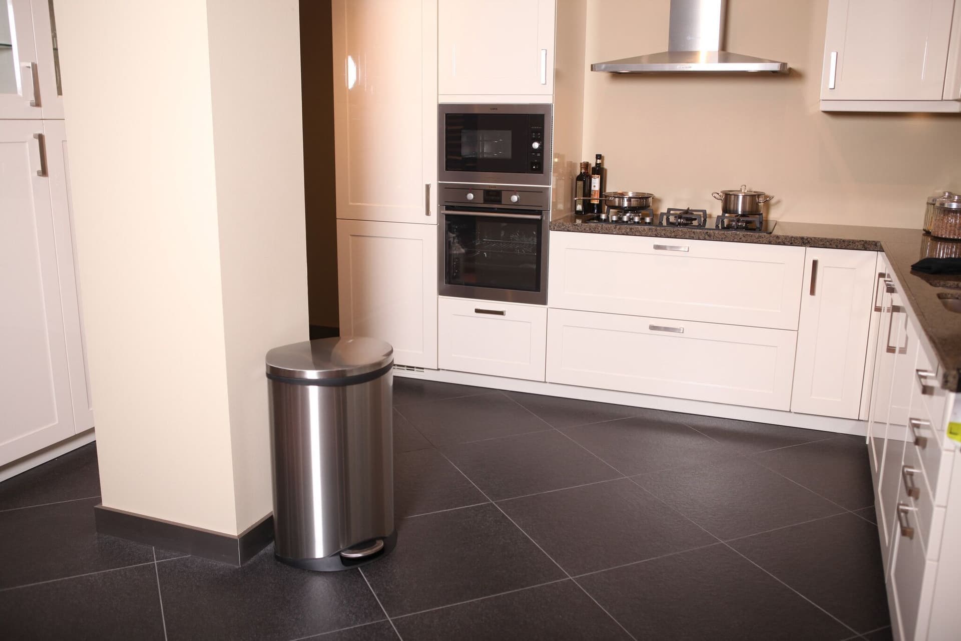 EKO Кош за отпадъци с педал “SHELL“ – 10 литра – мат