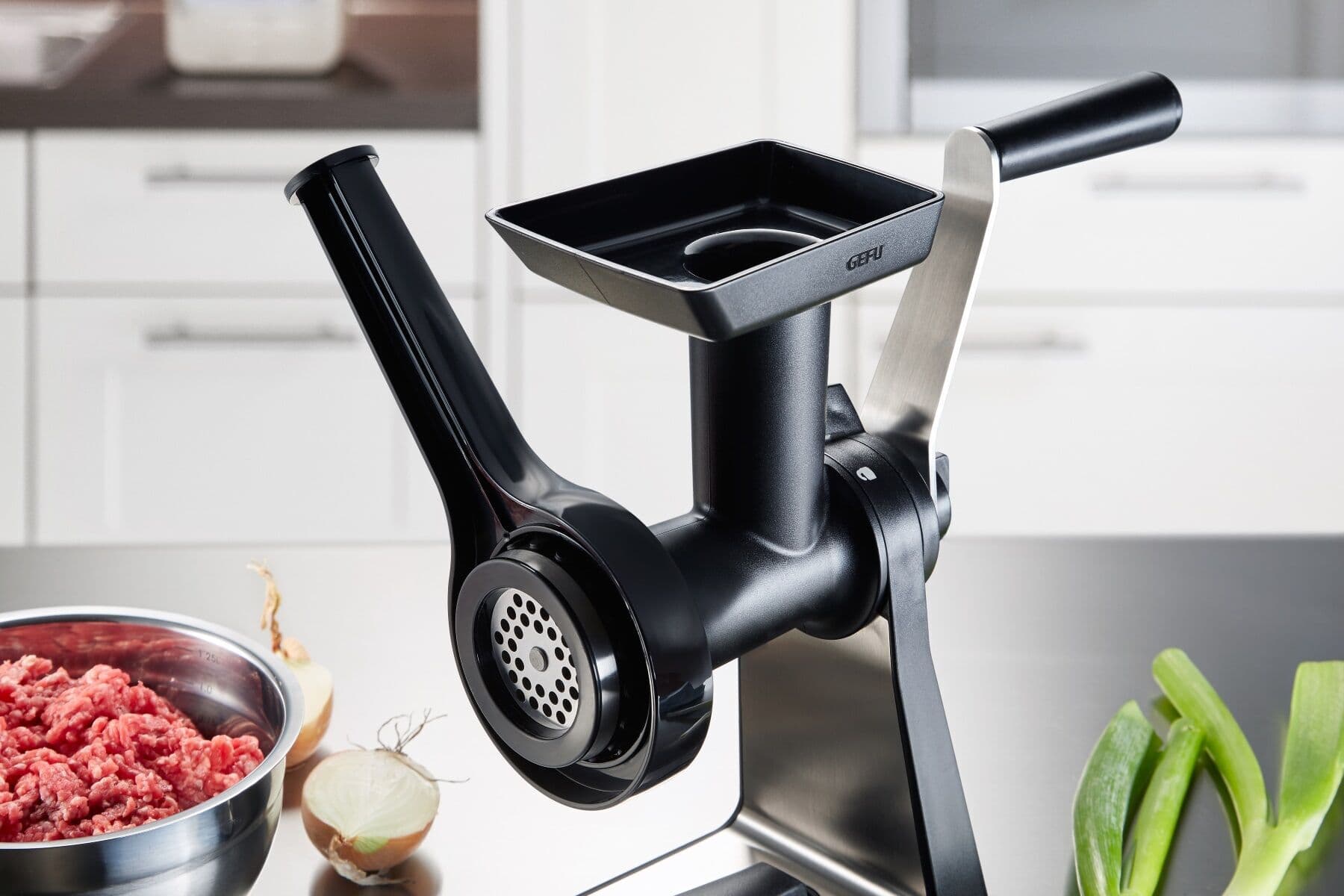 GEFU Комбинирана ръчна месомелачка с приставки “TRANSFORMA“