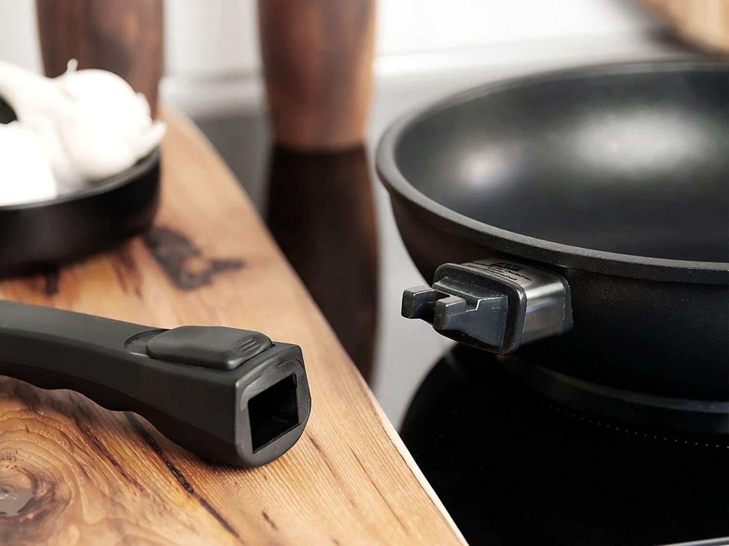 AMT Тиган за сос с мобилна дръжка