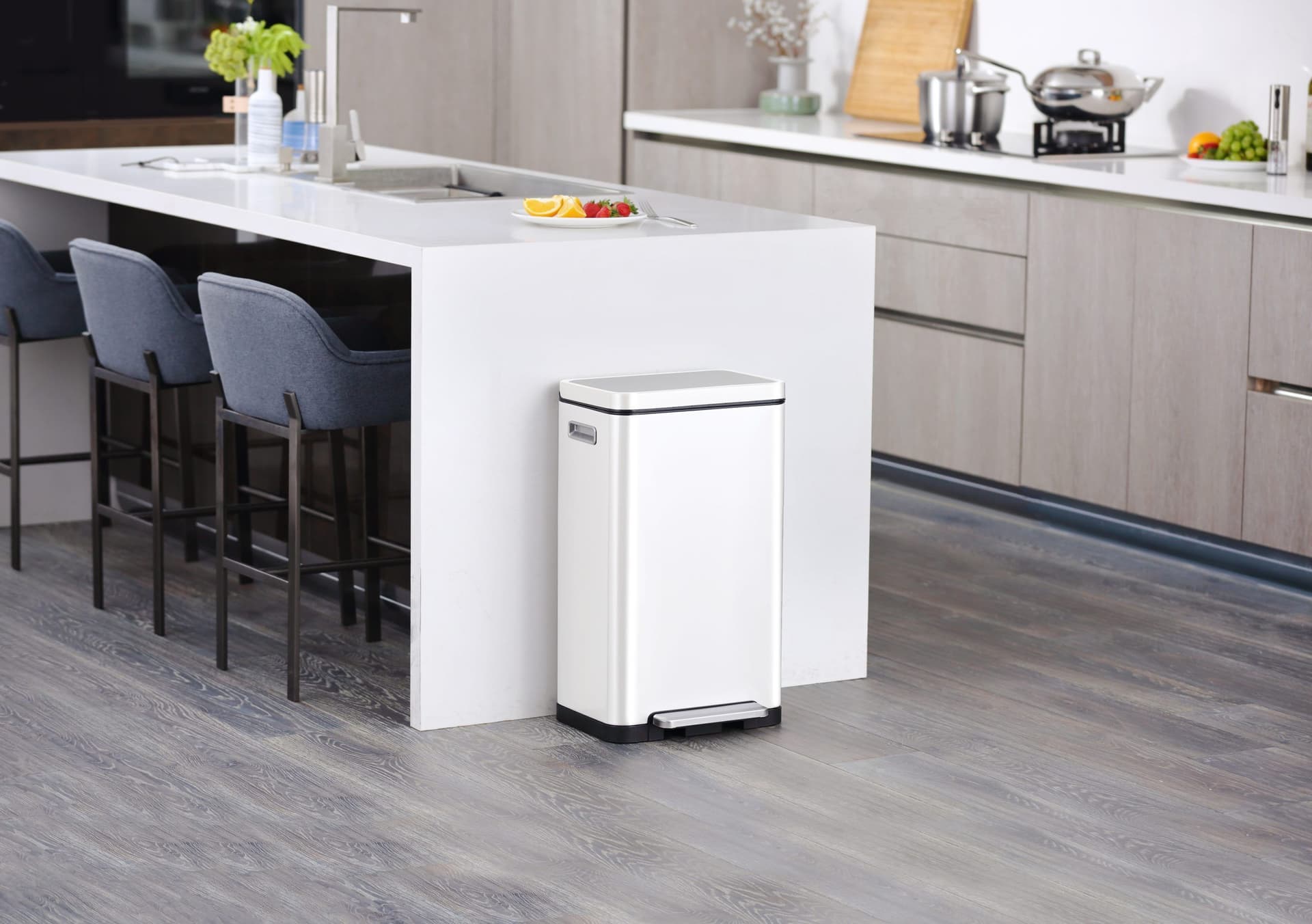 EKO Кош за отпадъци с педал “X-CUBE“- 45 литра – бял