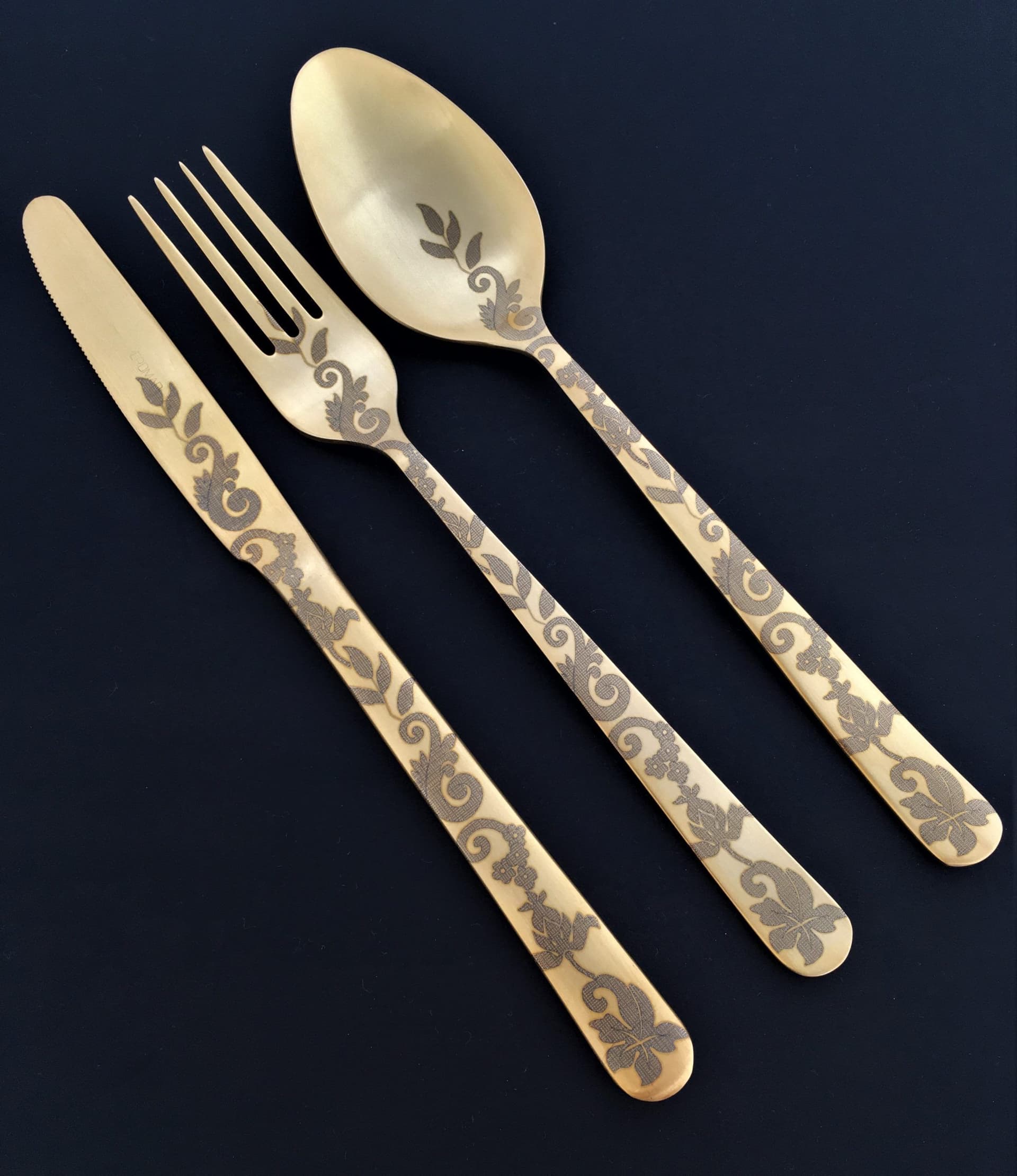 HERDMAR Комплект прибори за хранене “OSLO № 9″ – 36 части – позлатени, гравирани