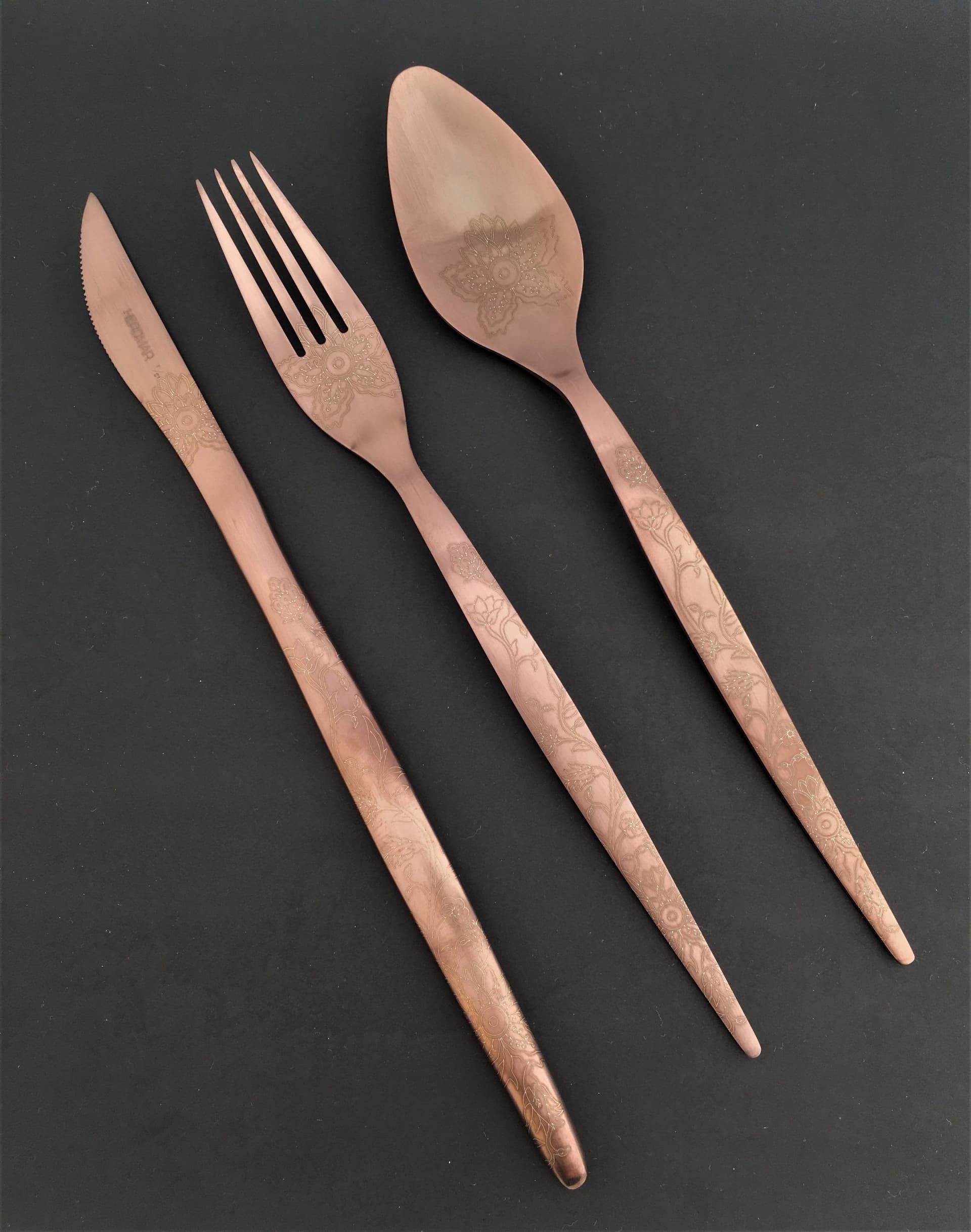 HERDMAR Комплект прибори за хранене “TIFFANY № 1“ – 36 части – шоколад мат, гравирани