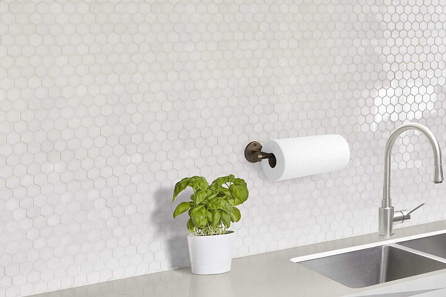 UMBRA Стойка за кухненска хартия “CAPPA“ – за стена – цвят бронз