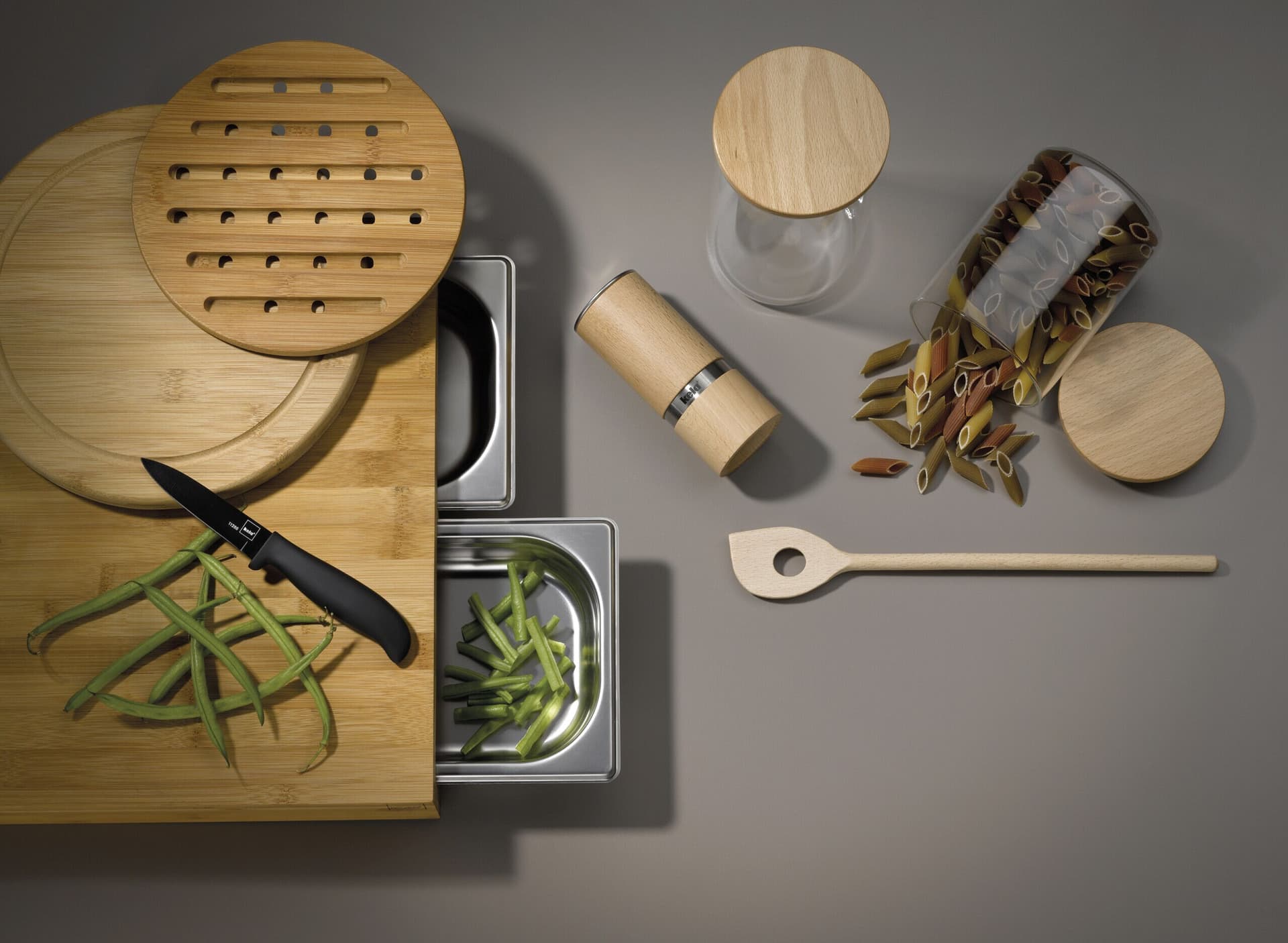 KELA Бамбукова дъска за рязане със стоманен контейнер “Kenina“ – 36×46 см.