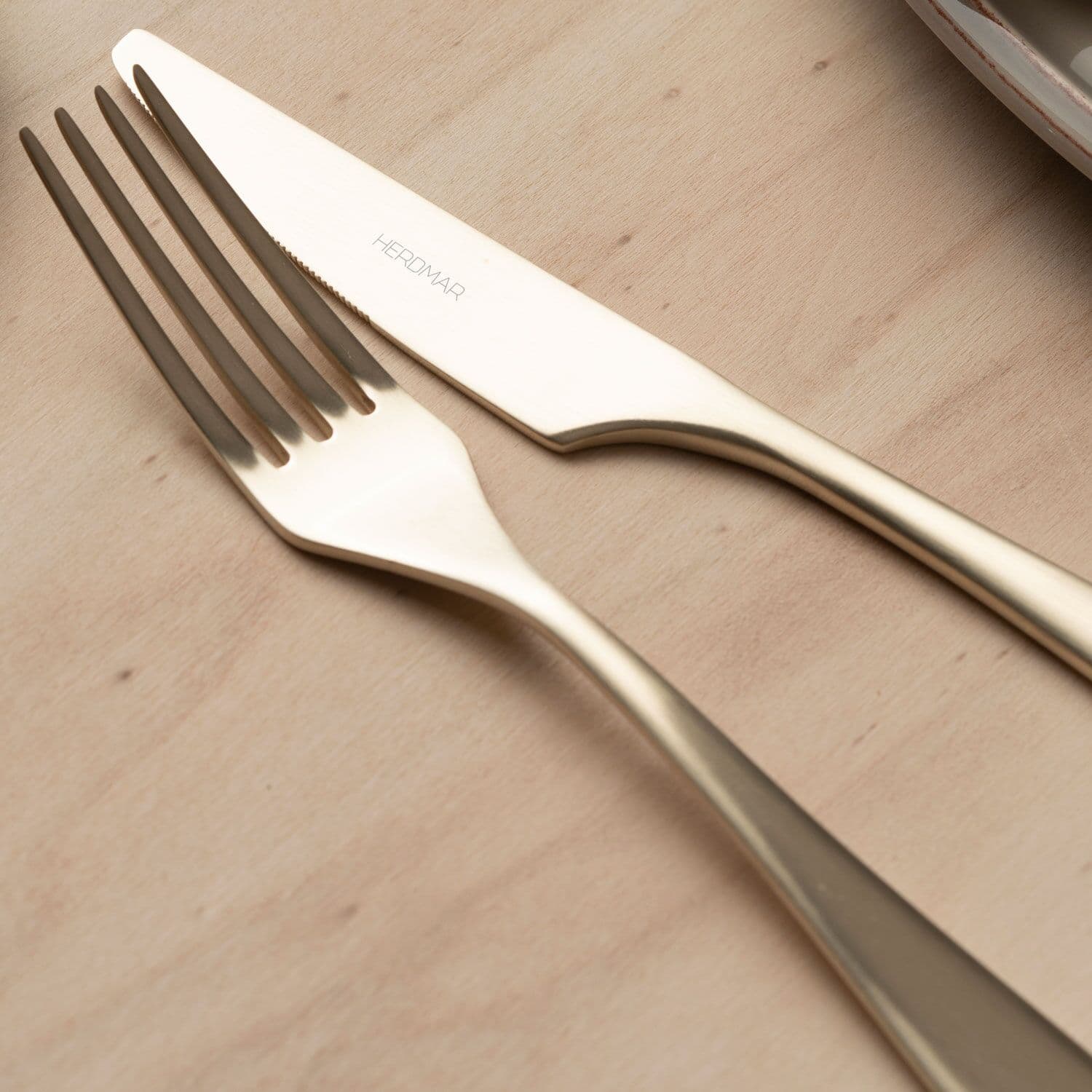 HERDMAR Прибори за хранене “LIZZ“- 24 части – шампанско мат