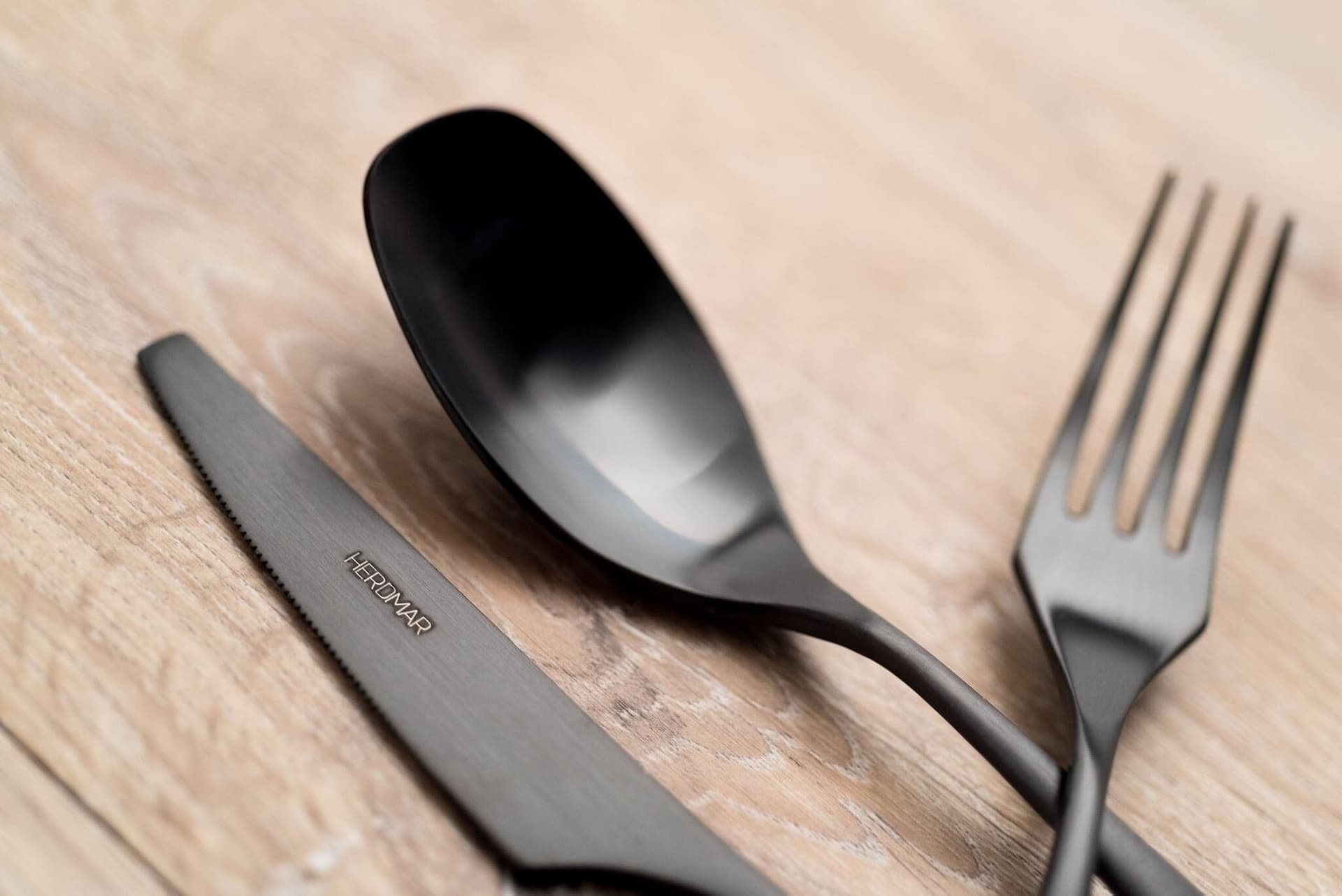 HERDMAR Прибори за хранене “LIZZ“- 24 части – черен мат