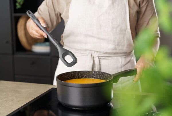 ZYLISS Квадратна лъжица с отвор – сива