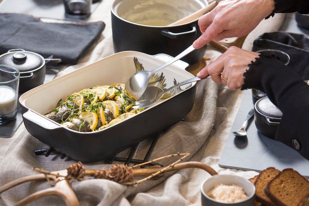 MAKU Керамична тава – черна 3 л, 35 х 22 см.