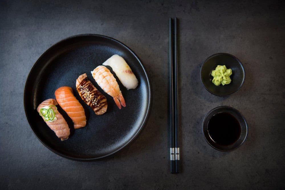 MAKU Основна чиния Robuste Ø 21 см. – черен мат с повърхност стил чугун