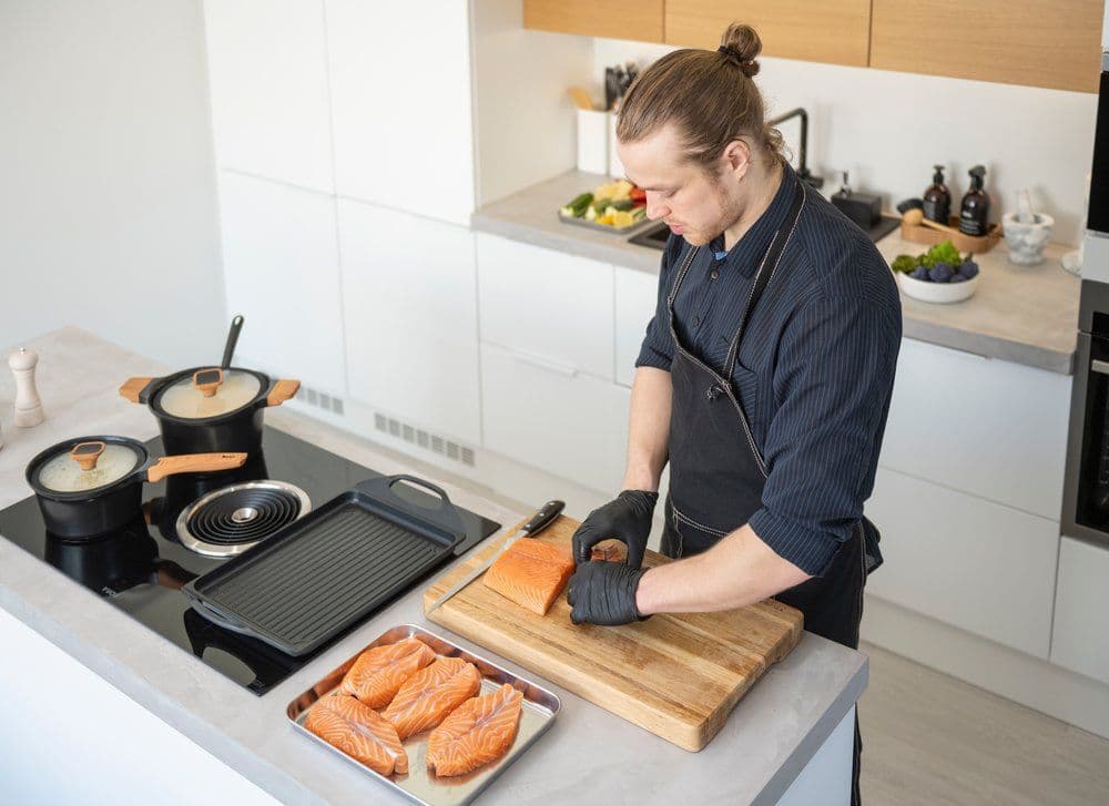 MAKU Нож за филетиране 20 см. с дръжка от Pakka дърво