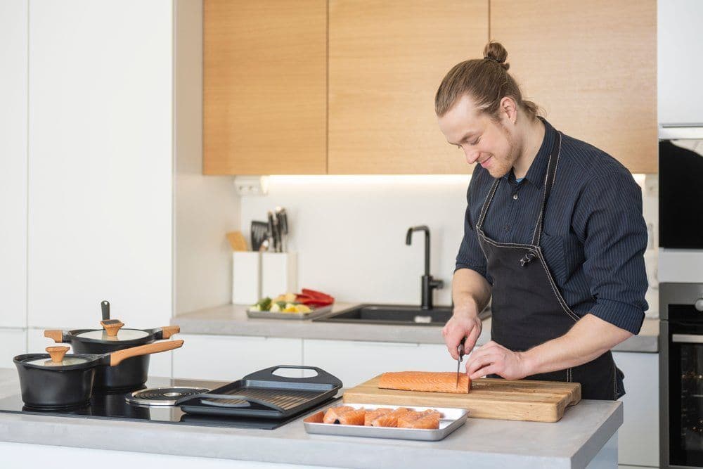 MAKU Нож за филетиране 20 см. с дръжка от Pakka дърво