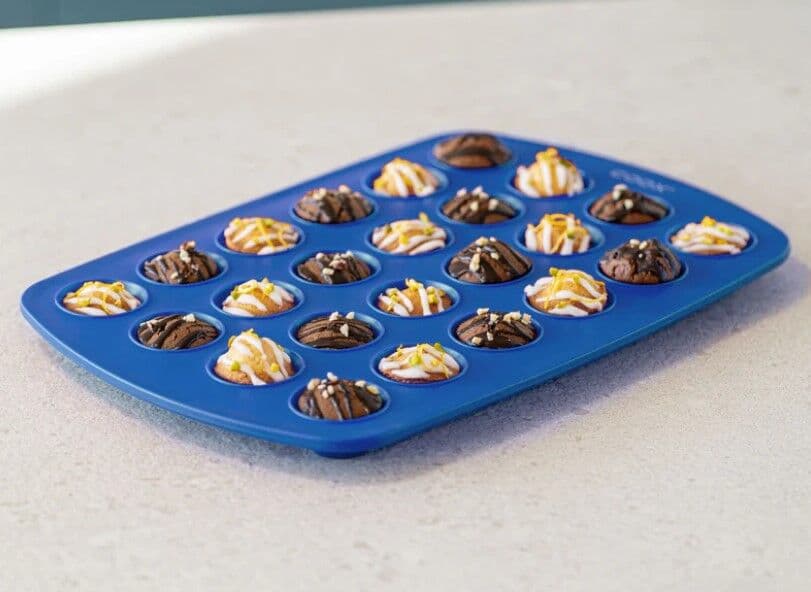 COOX Форма за 24бр. мини мъфини или бонбони – синя