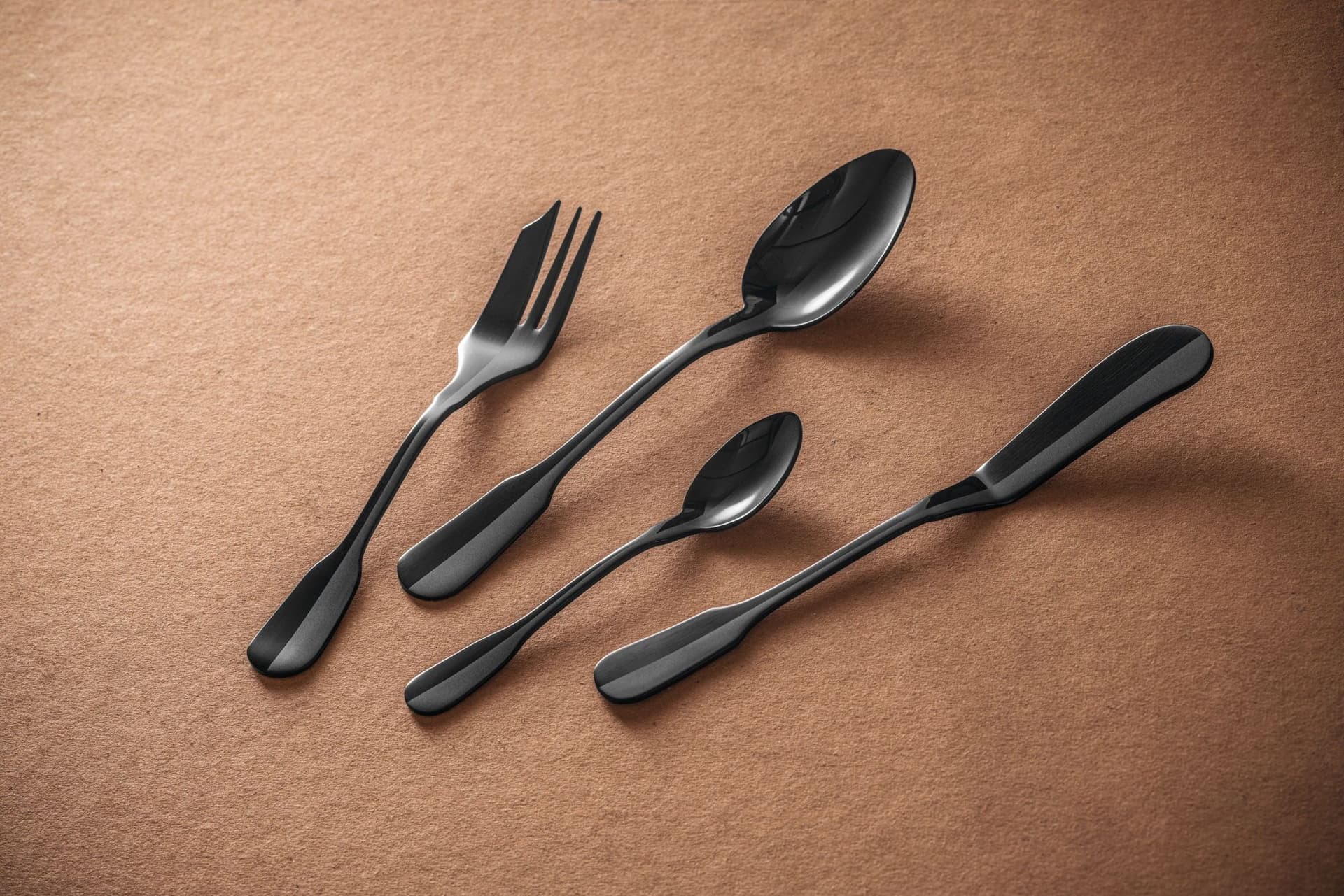 HERDMAR Прибори за хранене “MONO“- 24 части – черни (гланц + мат)