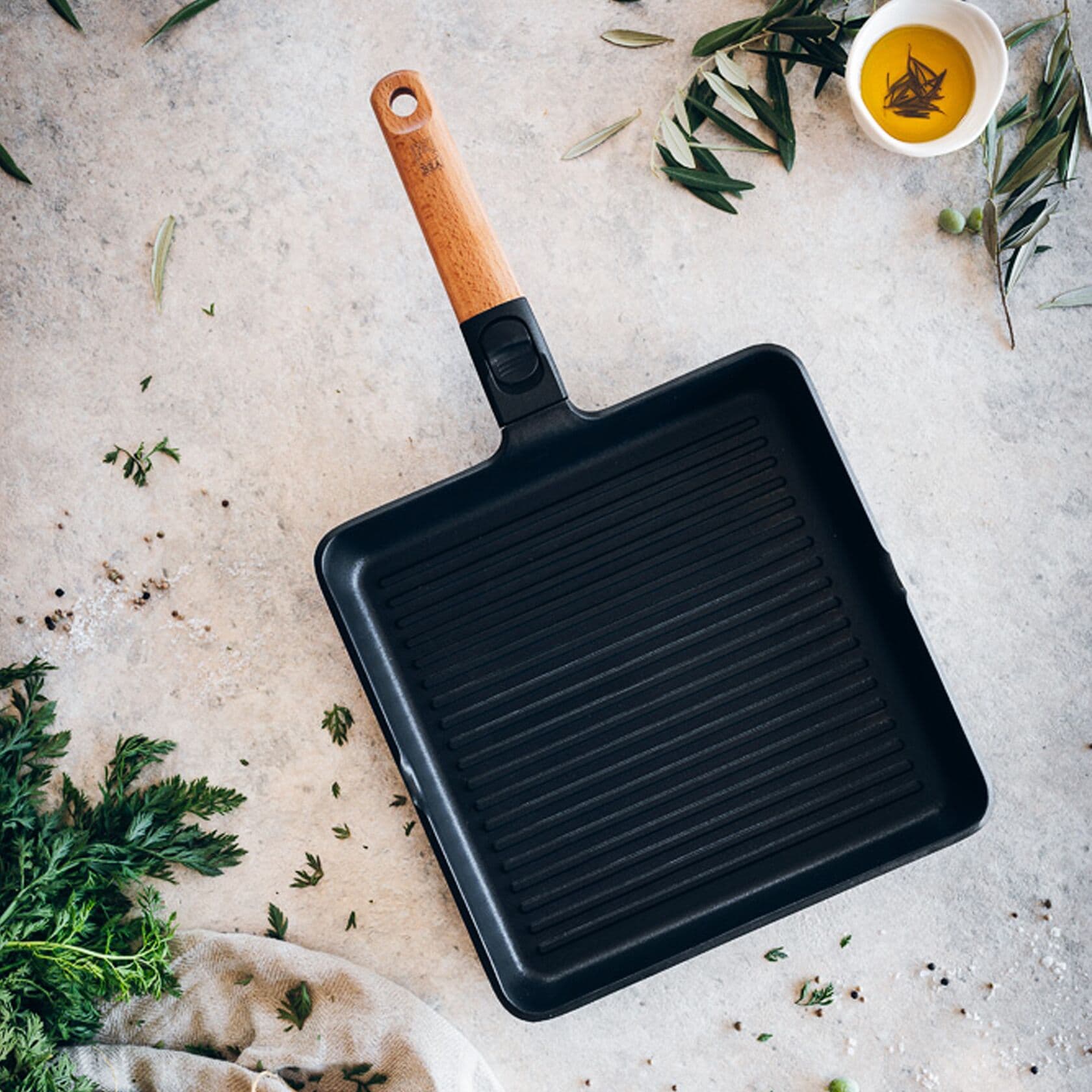 BRA Квадратен грил тиган “MARKET“ – 28 х 28 см. с мобилна дръжка