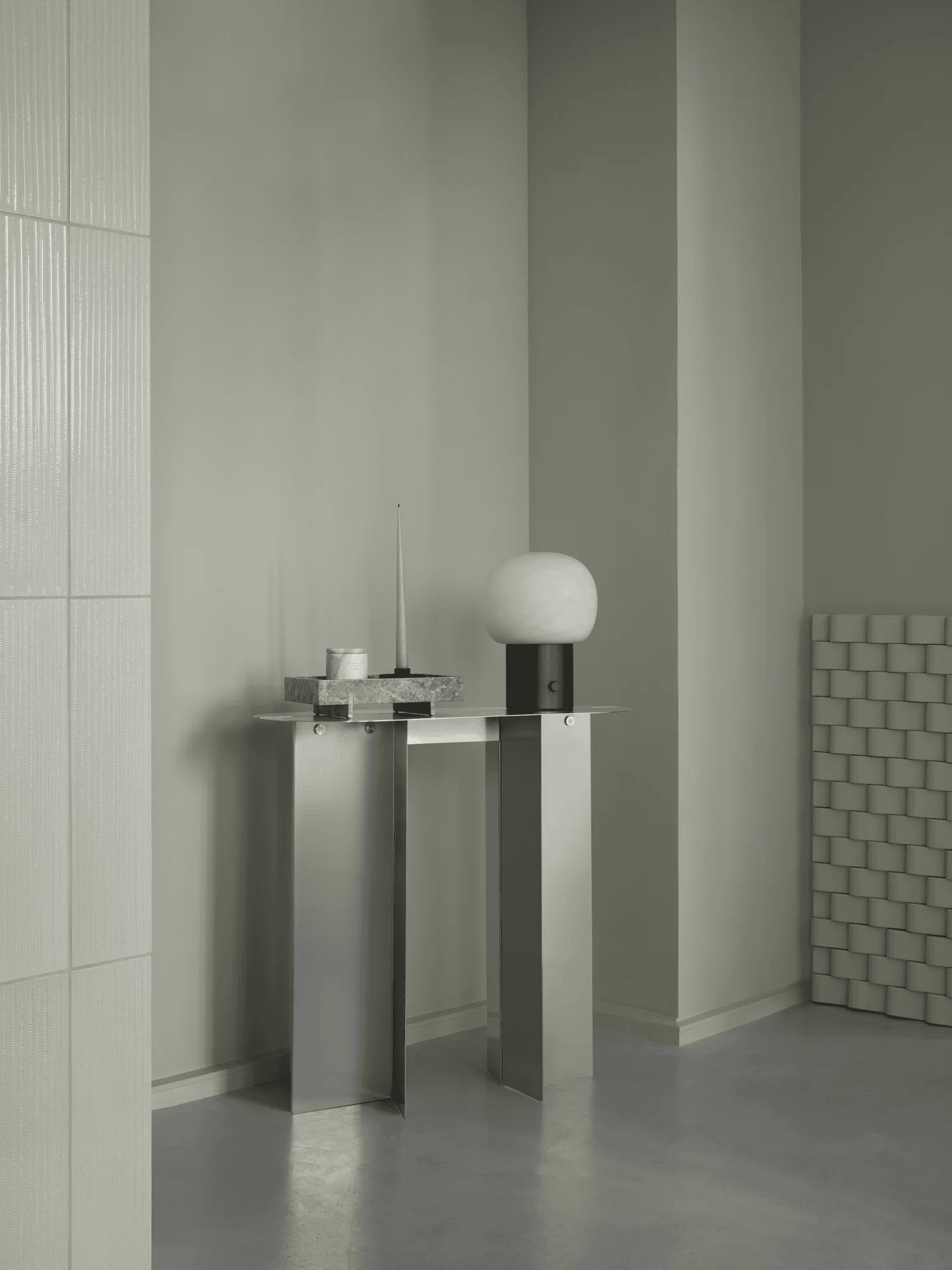 BLOMUS Ароматна свещ FRABLI размер S – цвят Sharkskin – аромат Tonga
