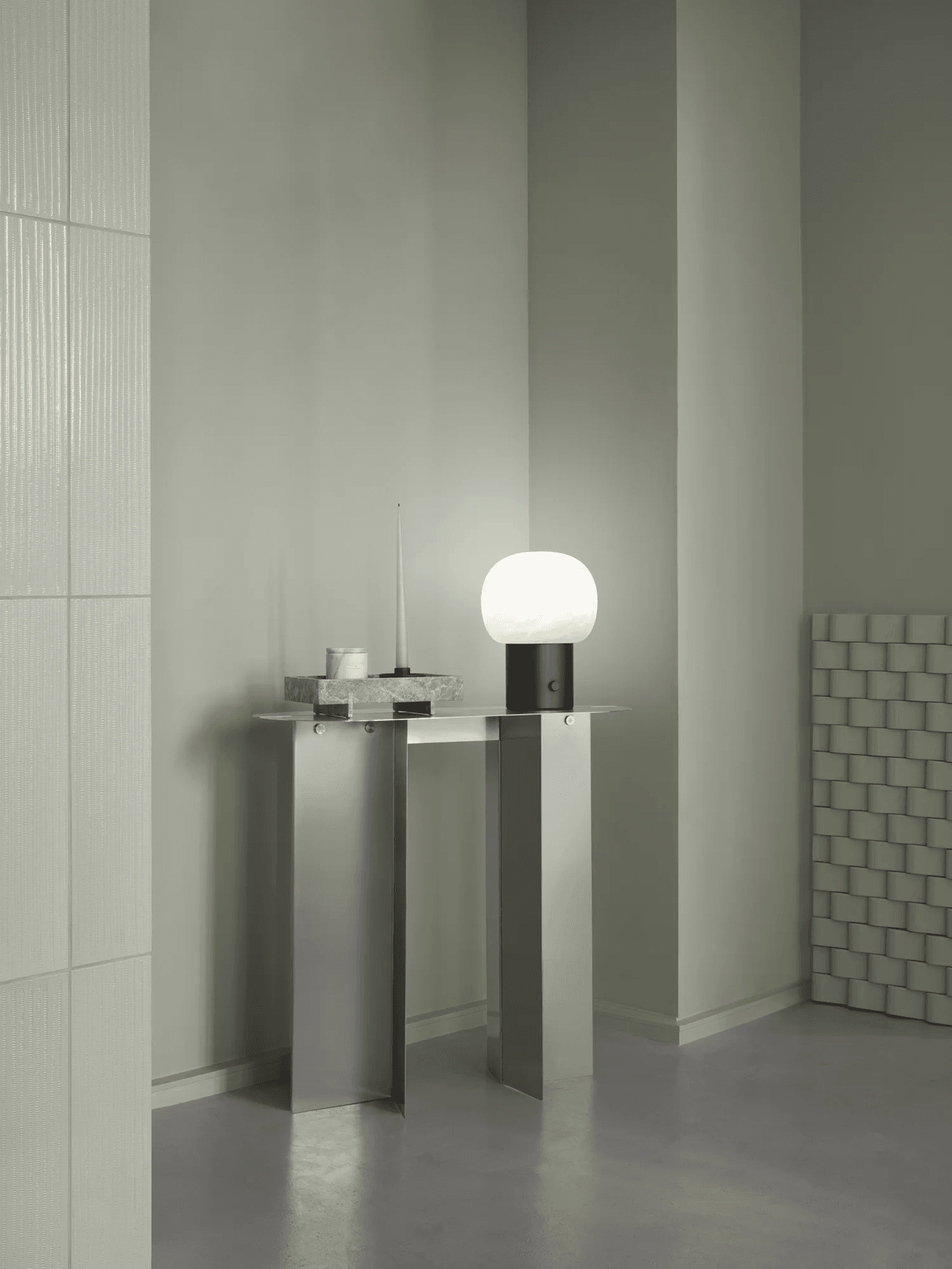 BLOMUS Ароматна свещ FRABLI размер S – цвят Sharkskin – аромат Tonga