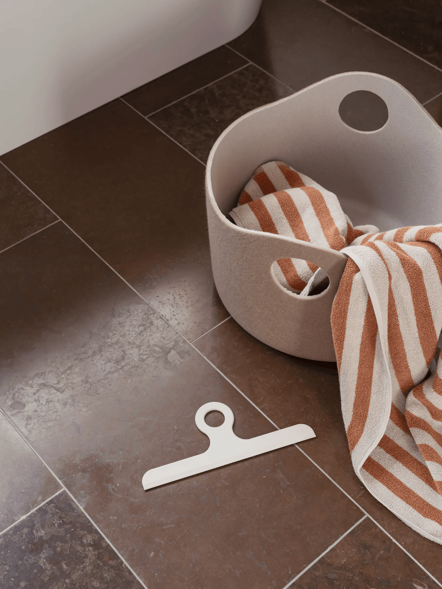 BLOMUS Прибор за подсушаване на прозорци и огледала “KAPI“ – цвят бежов (Moonbeam)