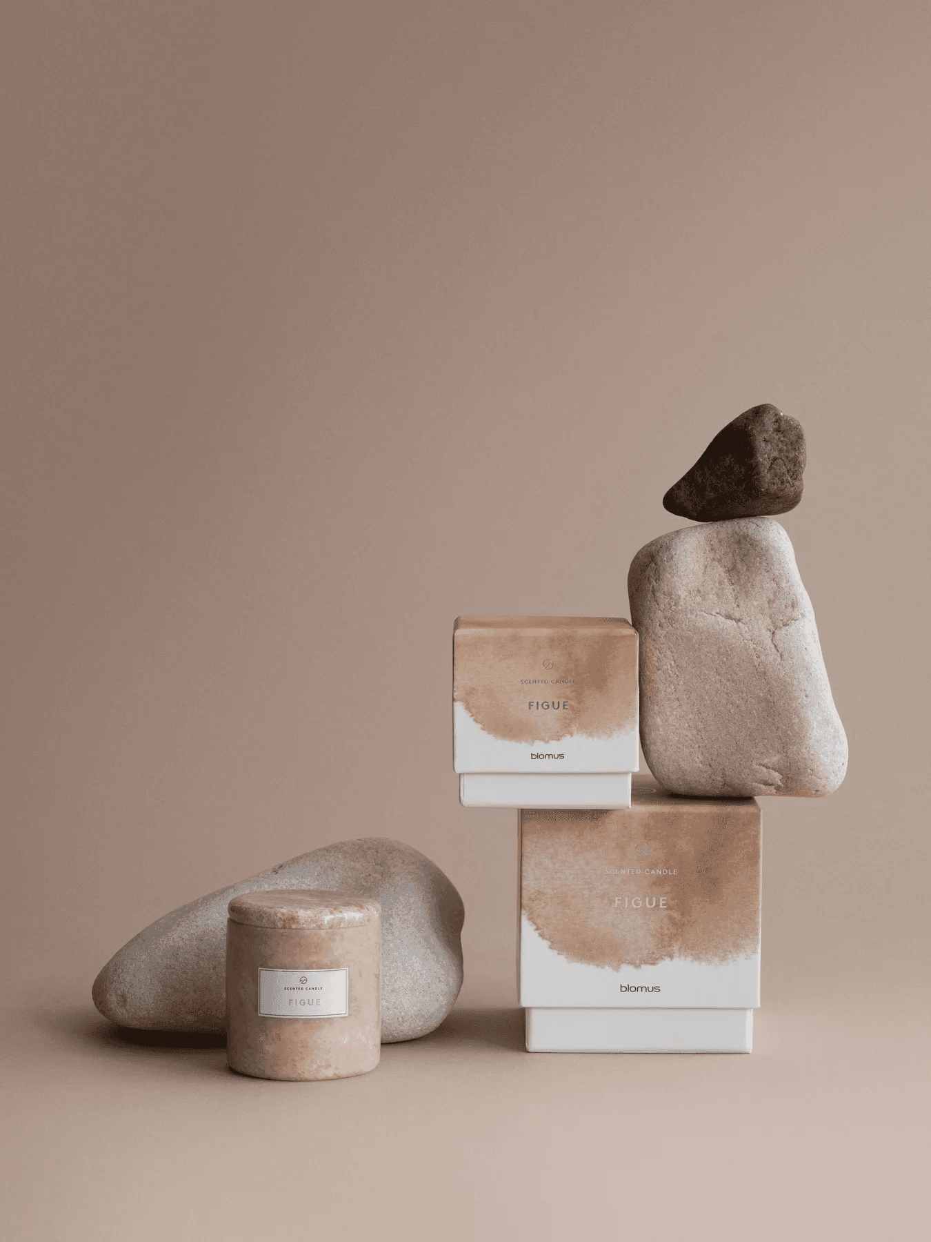 BLOMUS Ароматна свещ FRABLI размер S – цвят Indian Tan – аромат Figue