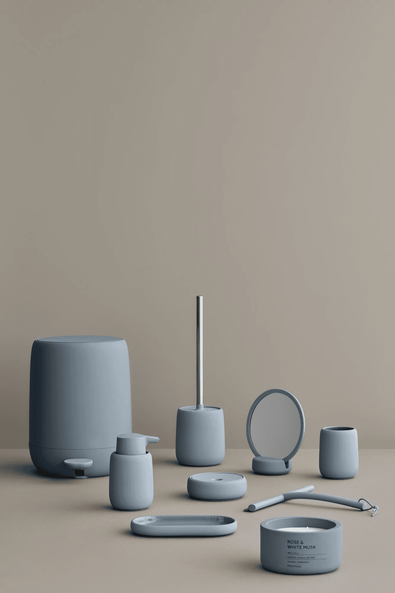 BLOMUS Прибор за подсушаване на прозорци и огледала + закачалка за врата “VIPO“ – цвят бял