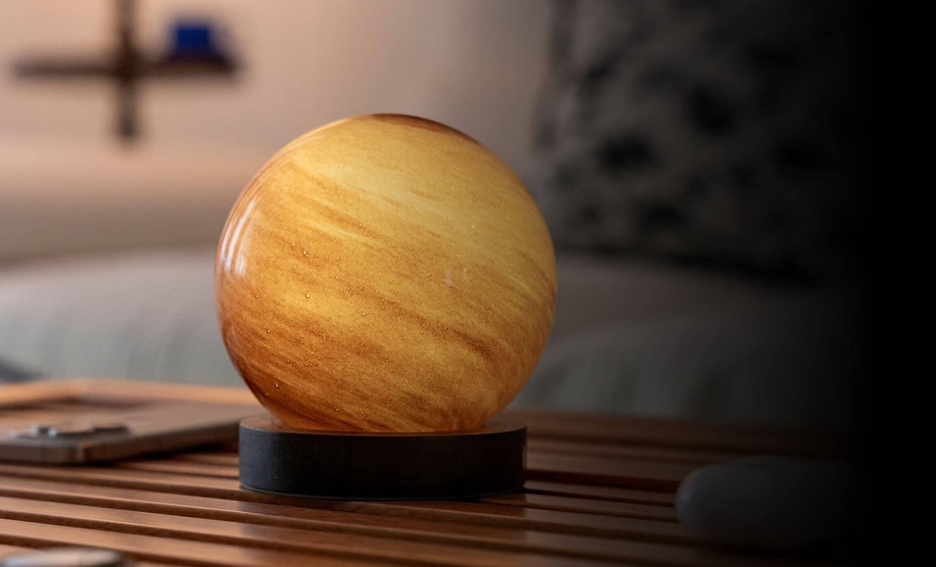 GINGKO Смарт лампа “AstraGlass“ пясъчна буря – размер L