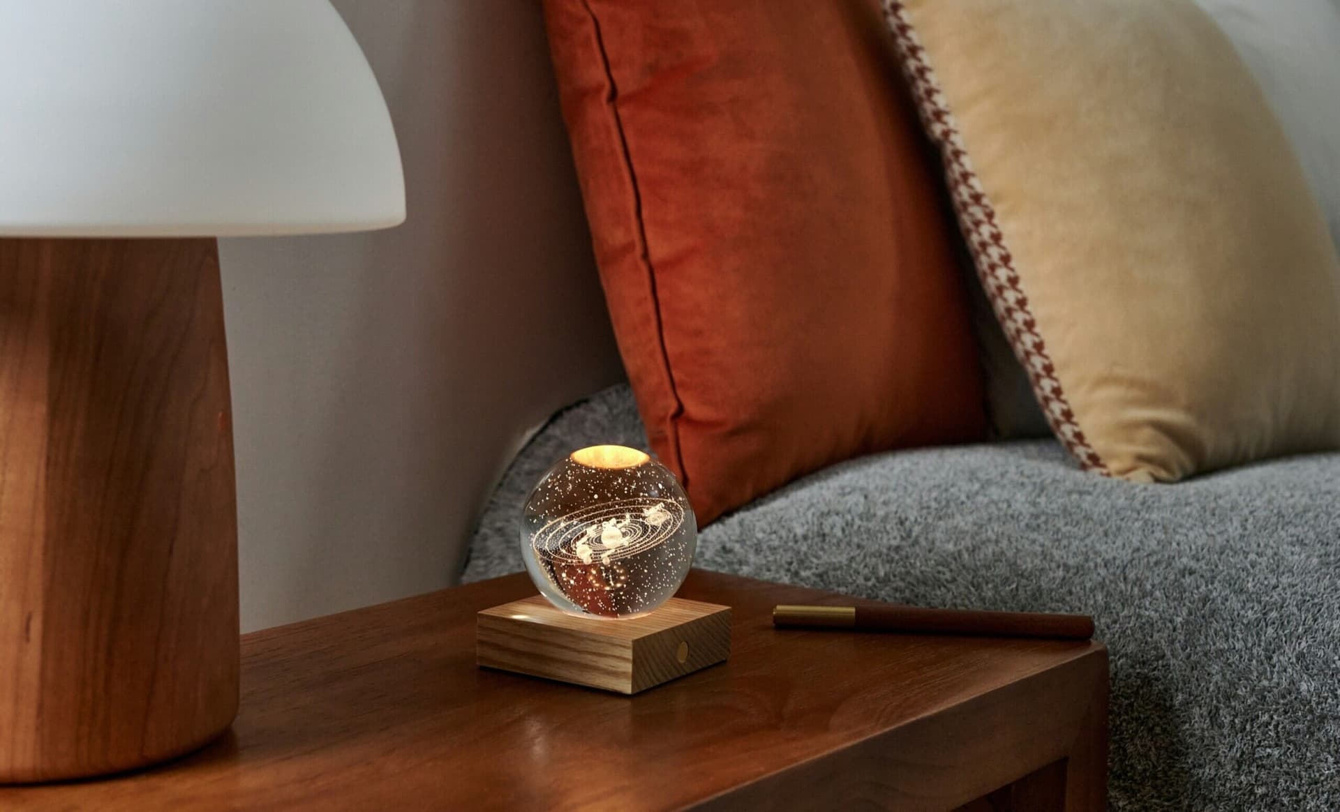 GINGKO 3D Смарт лампа “Amber Crystal“ – Слънчева система