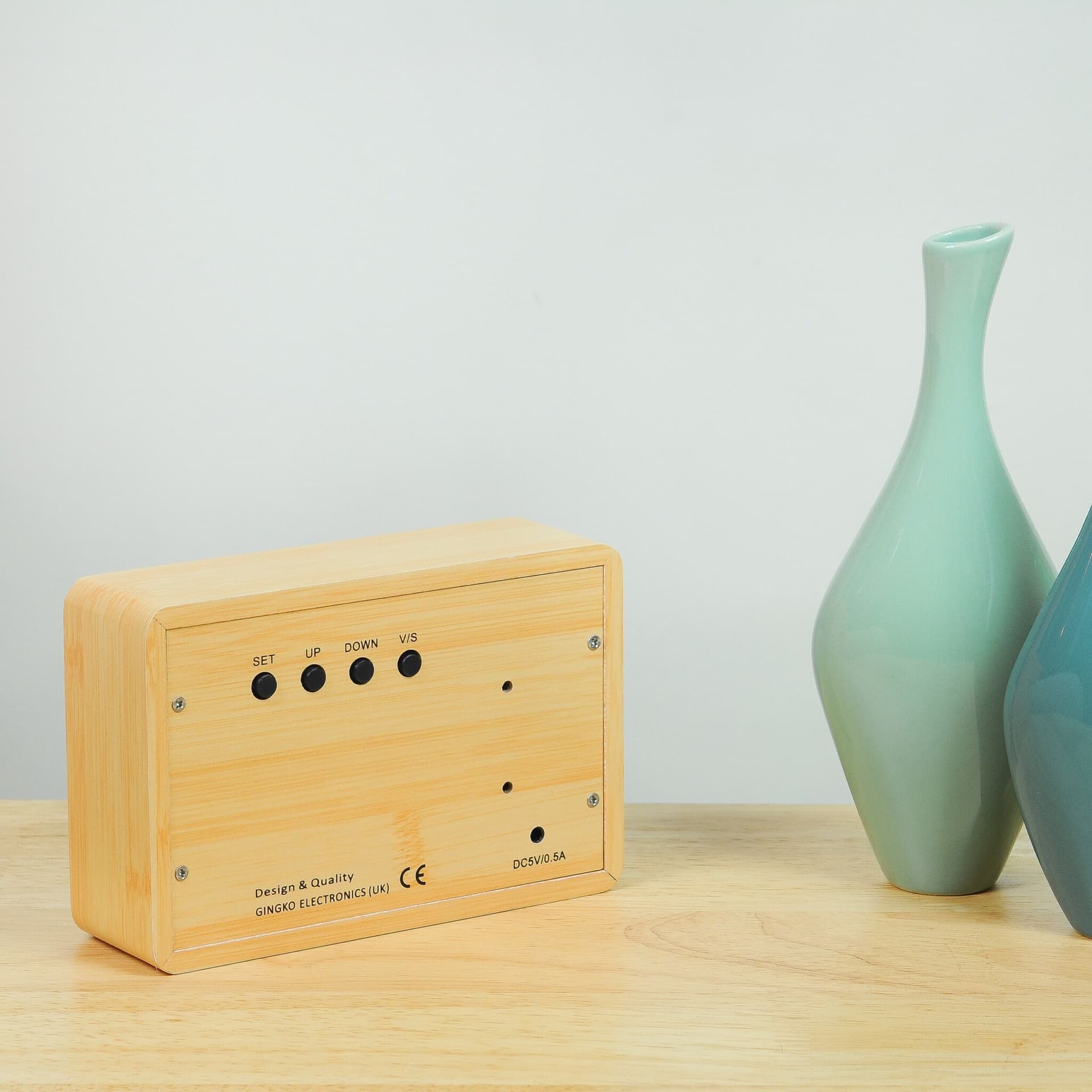 GINGKO Часовник с термометър “BRICK“ – буково дърво с бели цифри