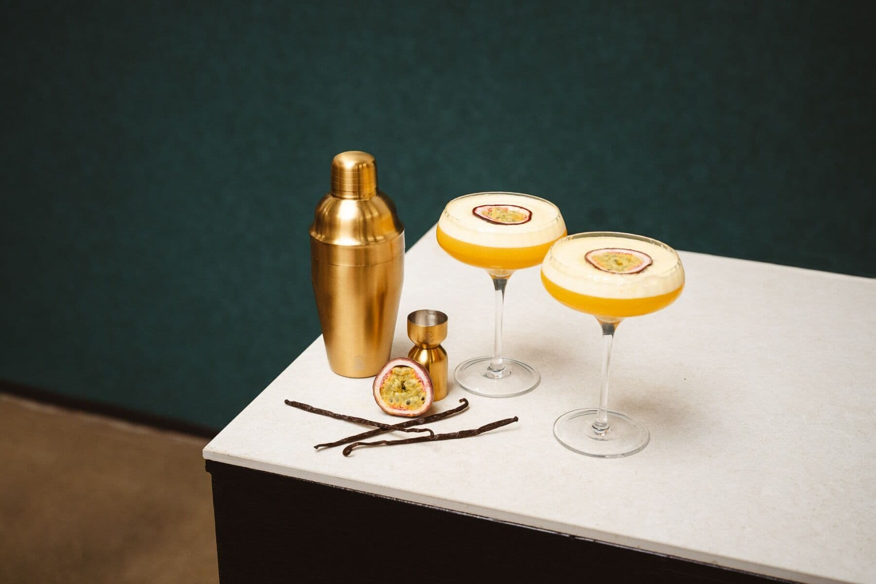 LEOPOLD VIENNA Комплект 2бр чаши за мартини “Arinto“ – 300 мл