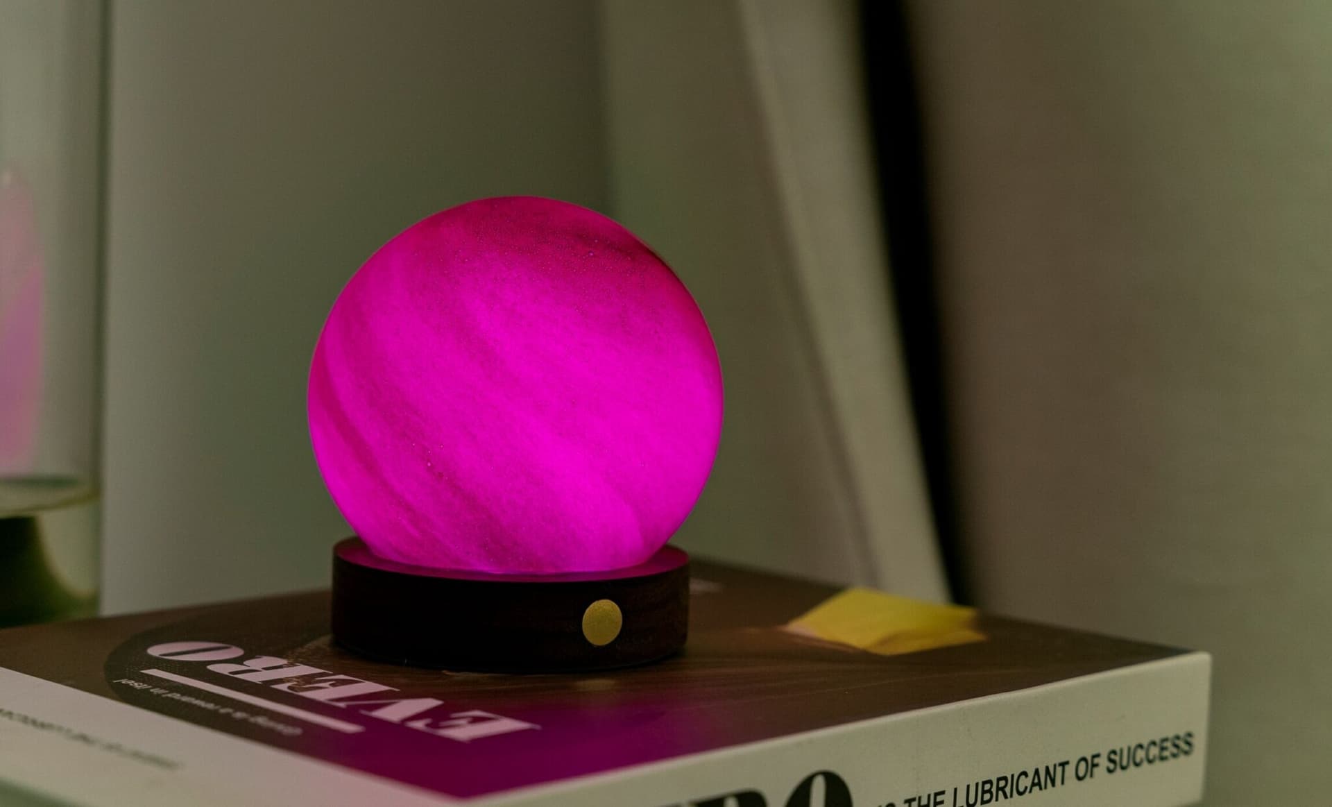 GINGKO Смарт лампа “AstraGlass“ пясъчна буря – размер M