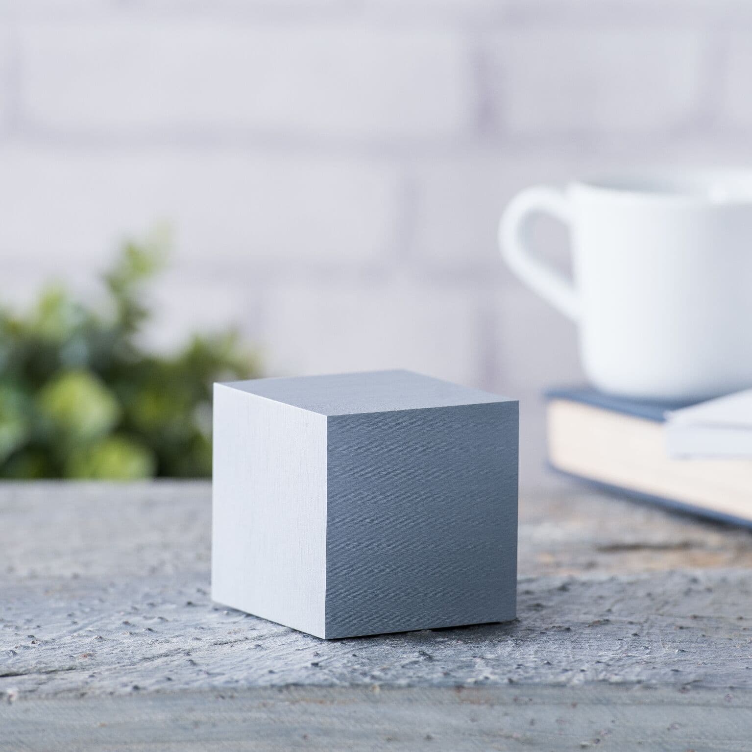 GINGKO Часовник/термометър “CUBE“ – алуминиев ефект с бели цифри