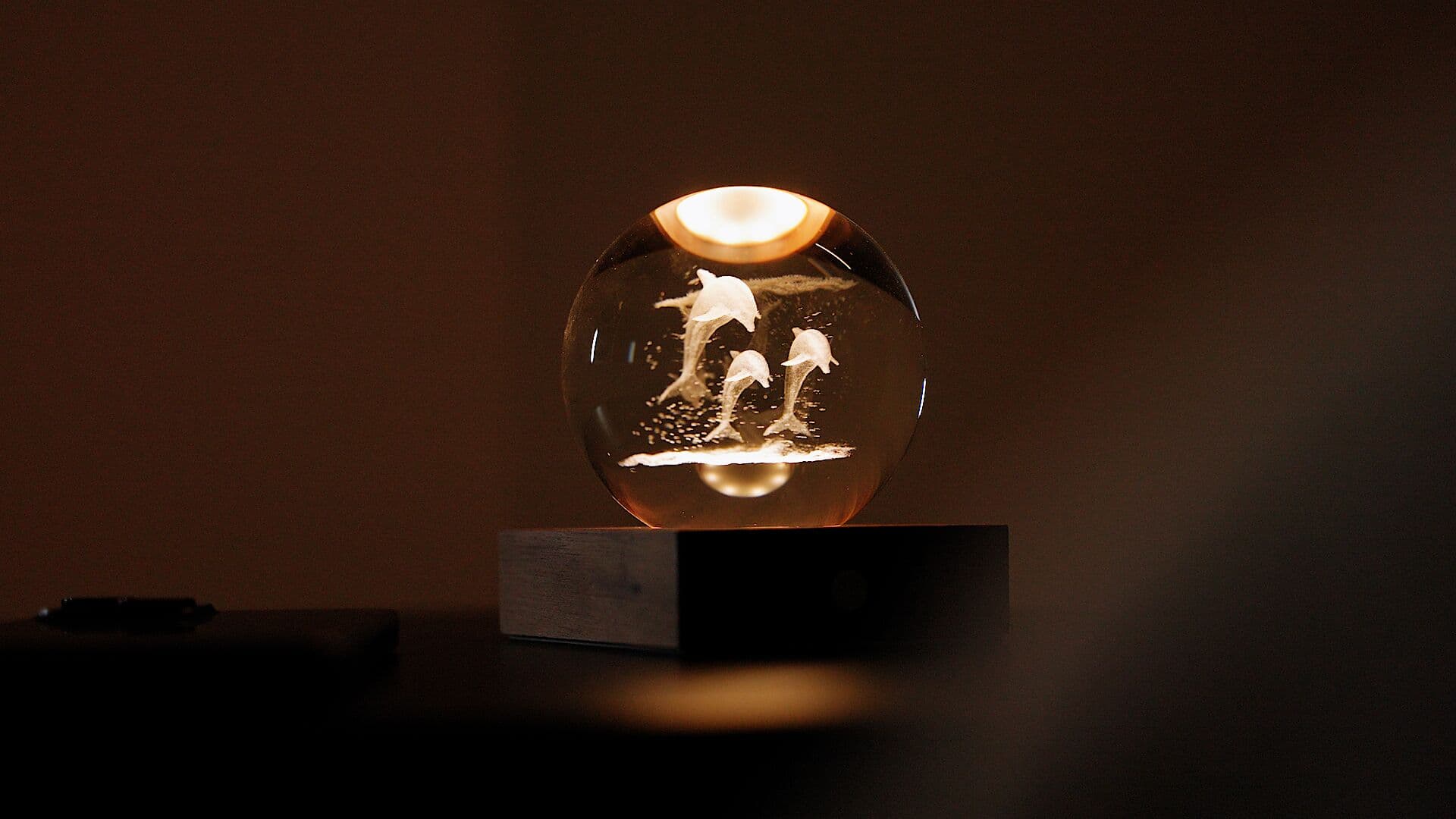 GINGKO 3D Смарт лампа “Amber Crystal“ – Делфини